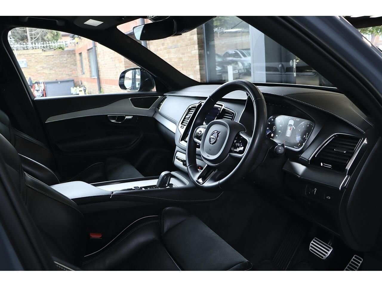 VOLVO XC90 ESTATE 2.0 B6P [300] R DESIGN 5dr AWD Geartronic for sale UK - Slide 9