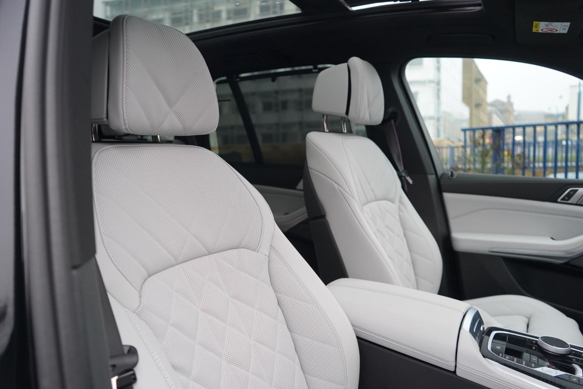 BMW X5 DIESEL ESTATE xDrive40d MHT M Sport 5dr Auto for sale UK - Slide 3