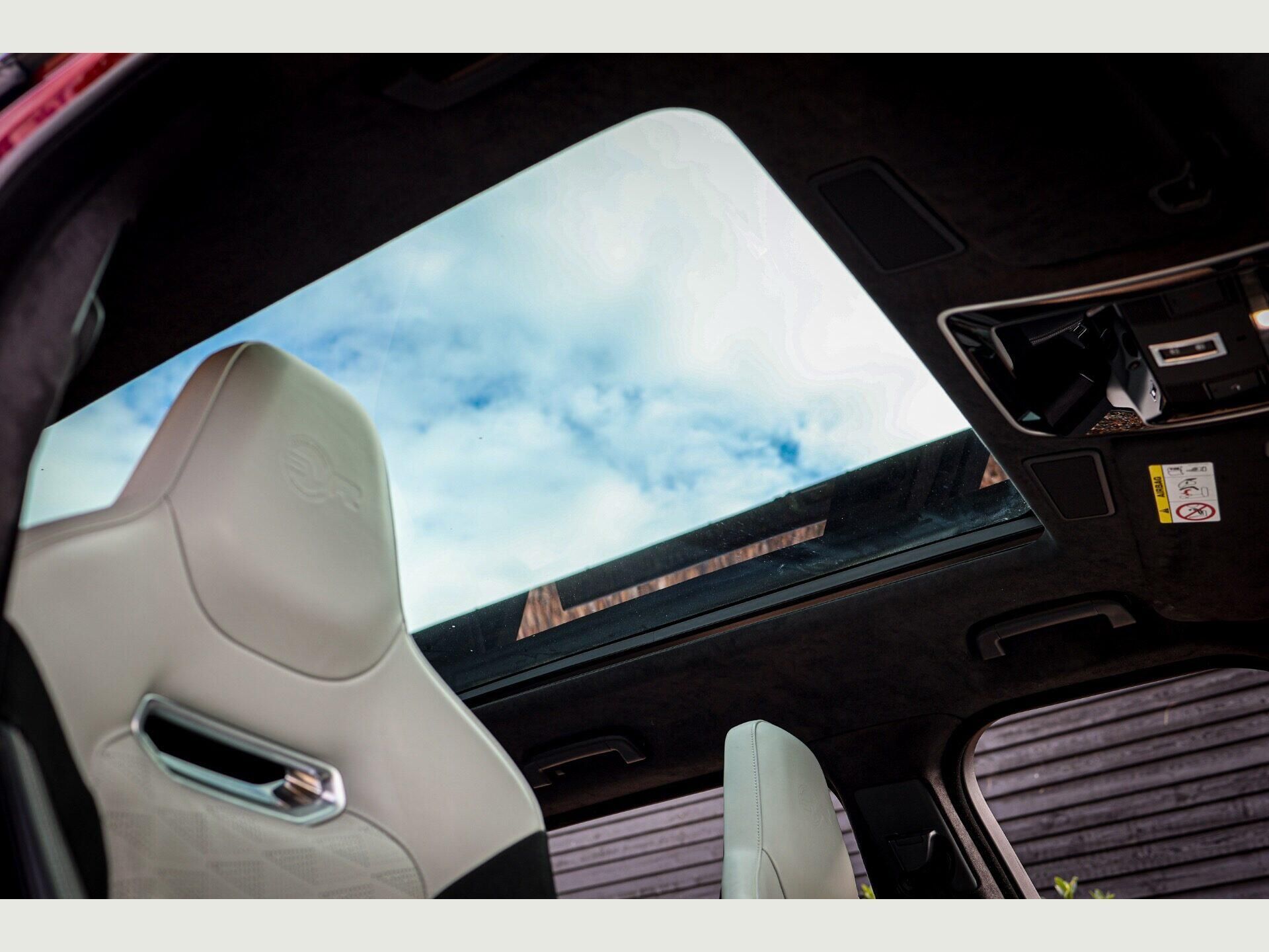 LAND ROVER RANGE ROVER SPORT ESTATE 5.0 P575 S/C SVR 5dr Auto for sale UK - Slide 4