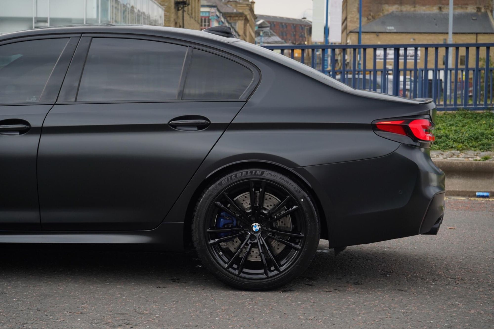 BMW M5 SALOON M5 4dr DCT for sale UK - Slide 10