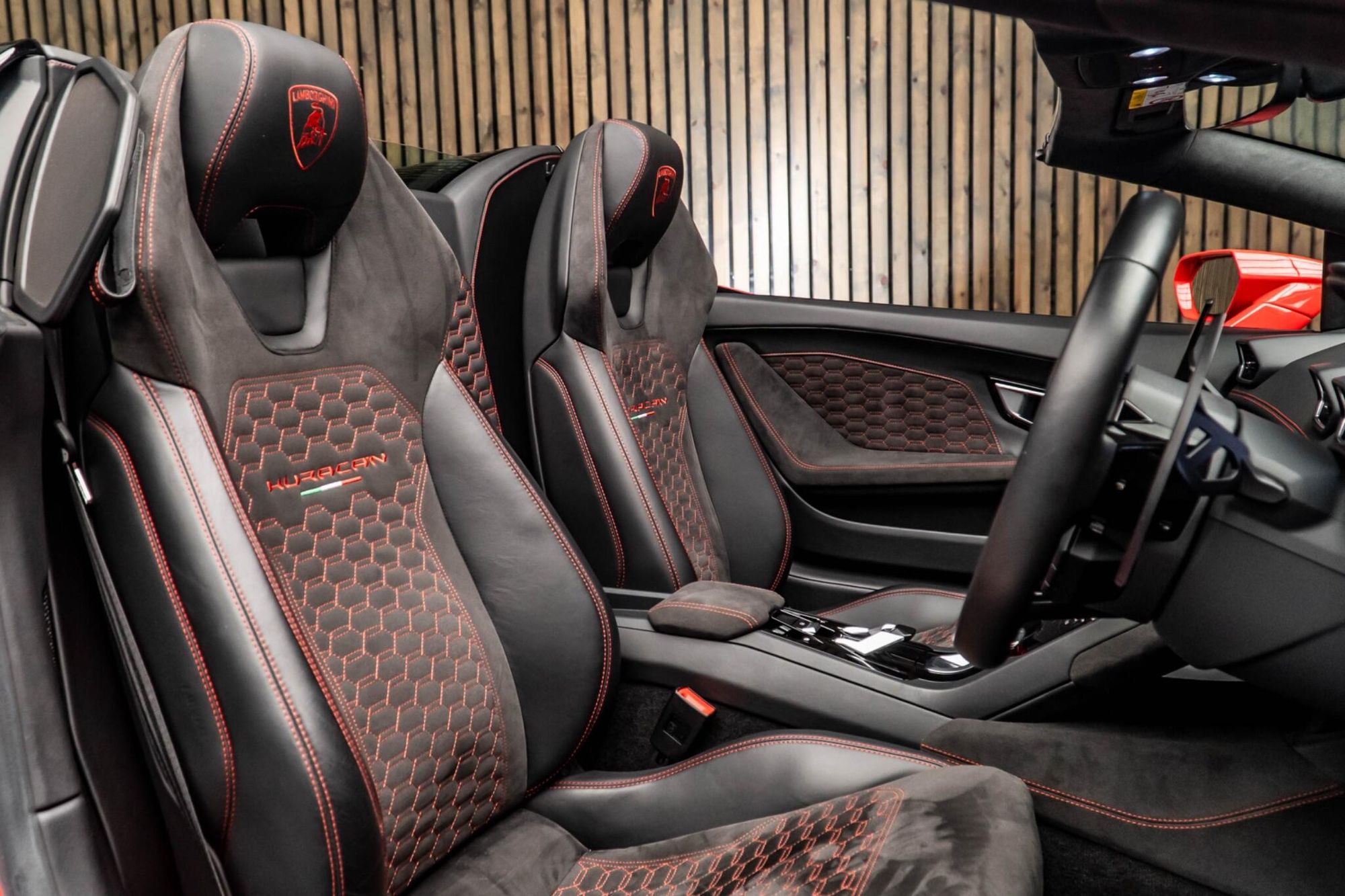 LAMBORGHINI HURACAN SPYDER LP 610-4 2dr LDF for sale UK - Slide 2