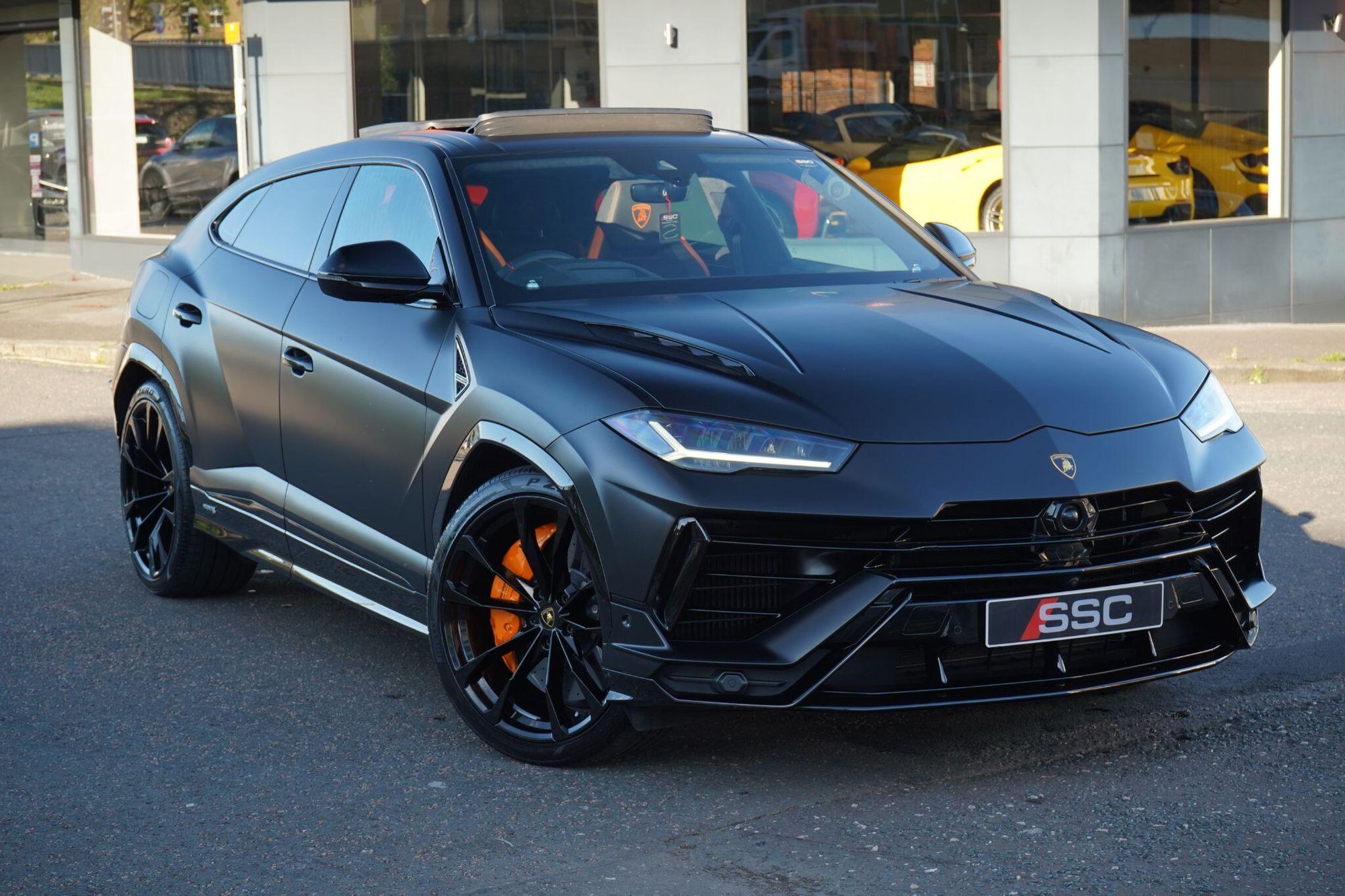 LAMBORGHINI URUS ESTATE 4.0T FSI V8 S 5dr Auto for sale UK - Slide 4