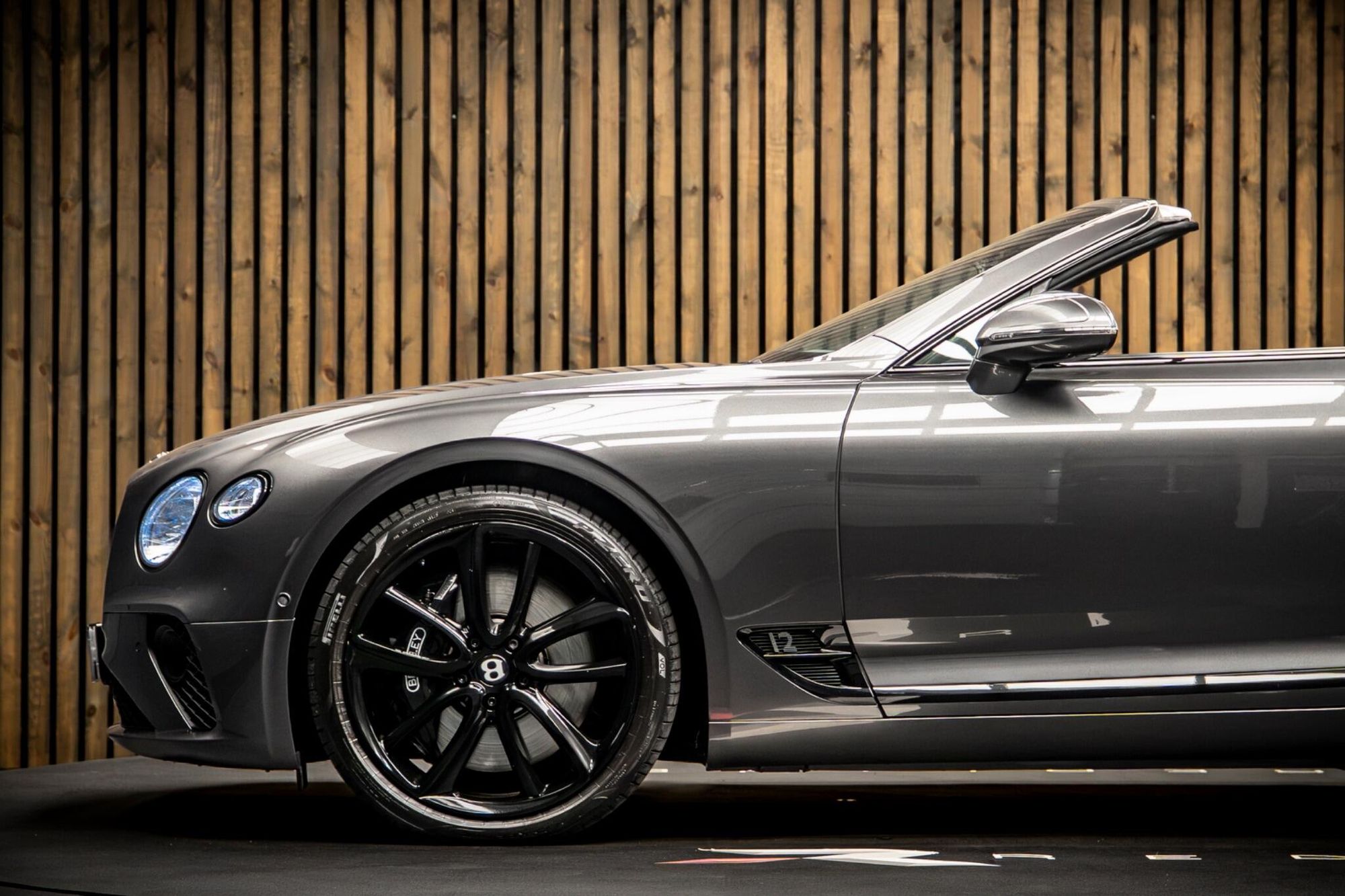 BENTLEY CONTINENTAL GTC CONVERTIBLE 6.0 W12 2dr Auto for sale UK - Slide 9