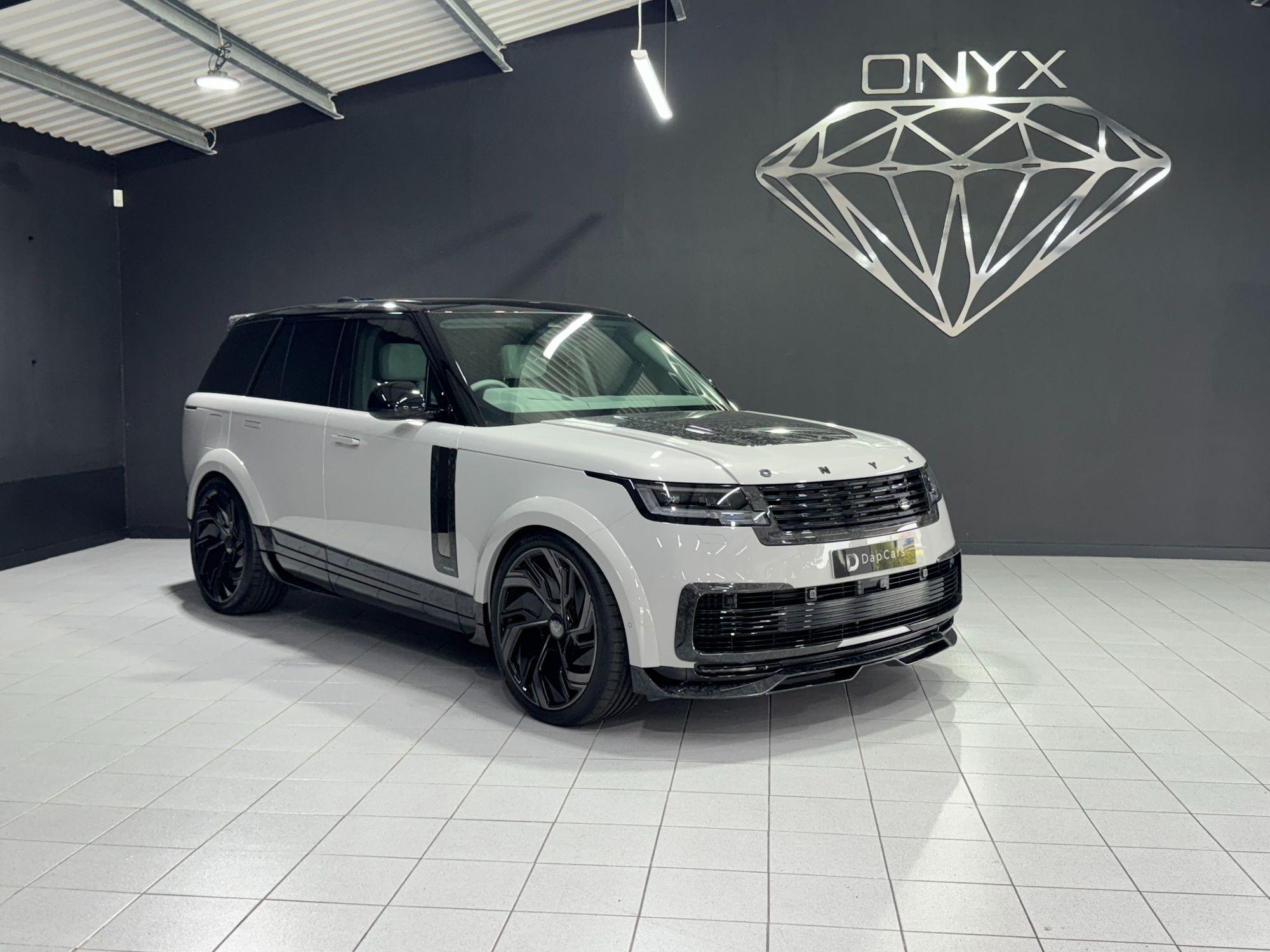 LAND ROVER RANGE ROVER ESTATE 4.4 P615 V8 SV 4dr Auto for sale UK - Slide 5