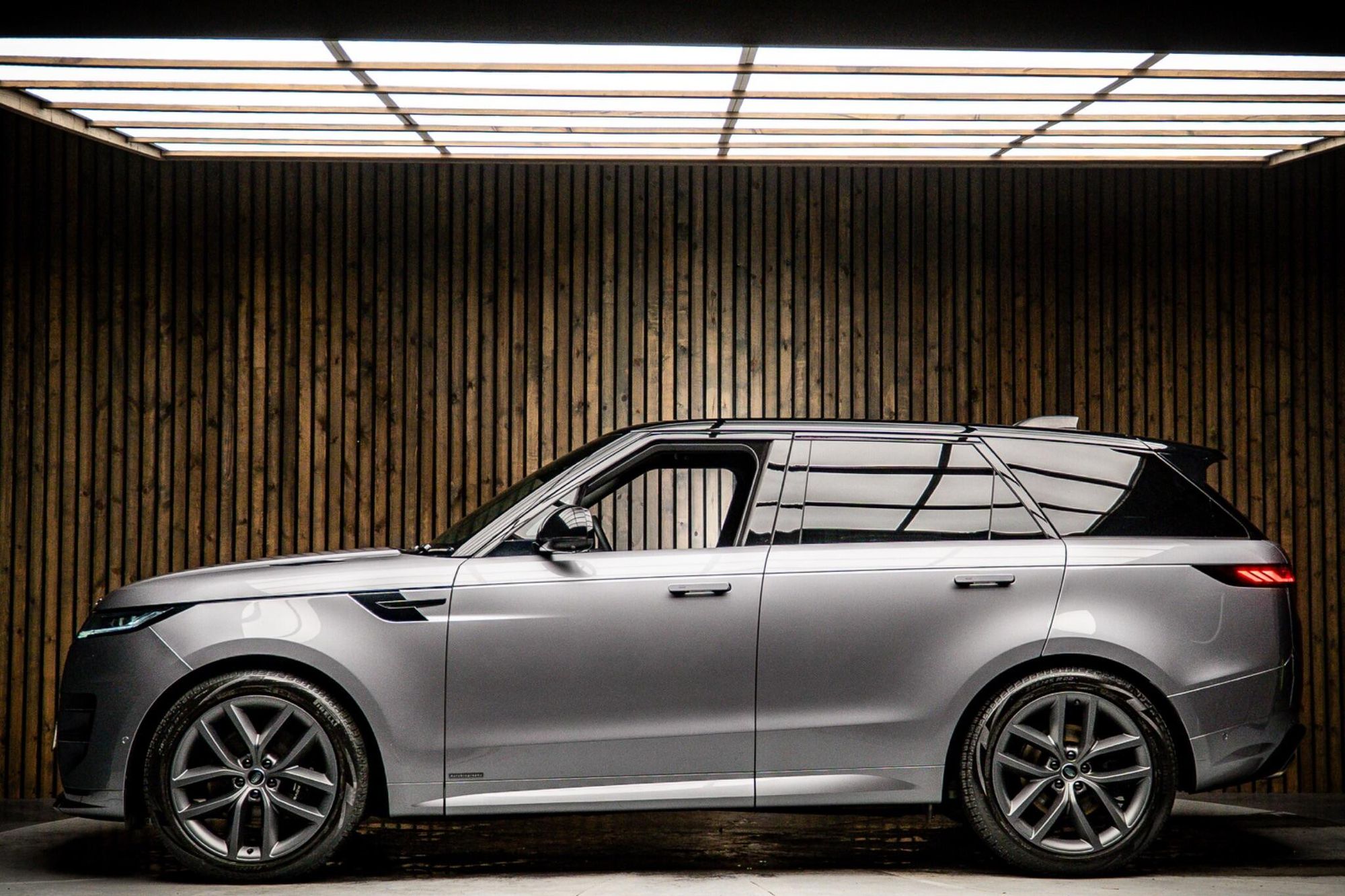 LAND ROVER RANGE ROVER SPORT ESTATE 3.0 P400 Autobiography 5dr Auto for sale UK - Slide 7