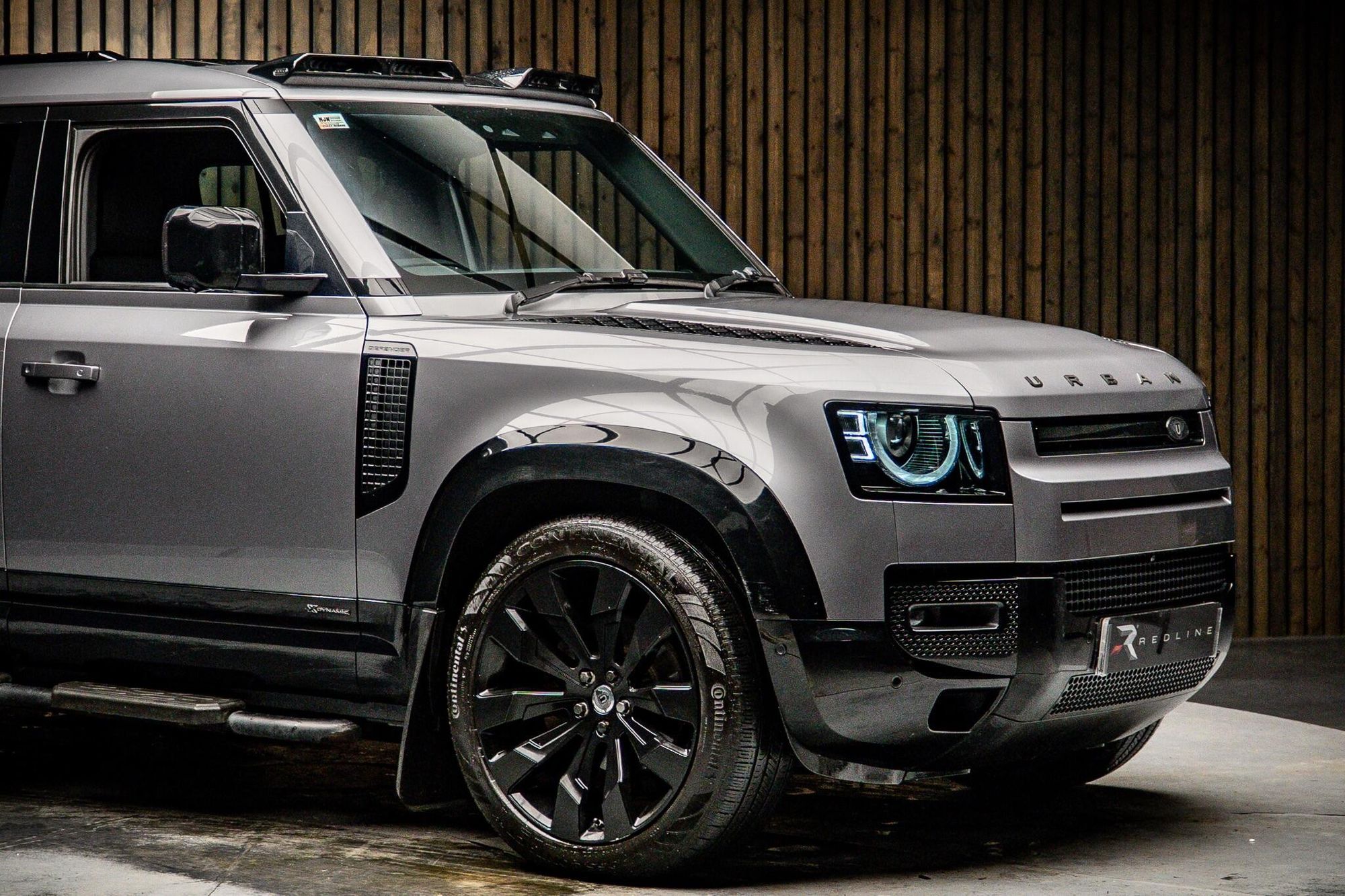 LAND ROVER DEFENDER ESTATE 2.0 P300 X-Dynamic SE 110 5dr Auto for sale UK - Slide 10