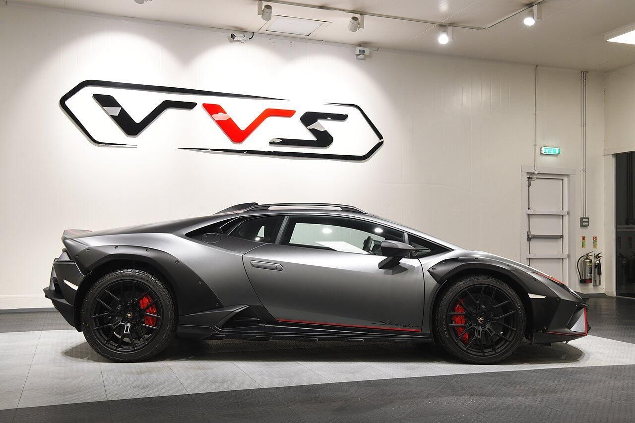 LAMBORGHINI HURACAN EVO COUPE 5.2 V10 610 Sterrato 2dr Auto AWD for sale UK - Slide 2