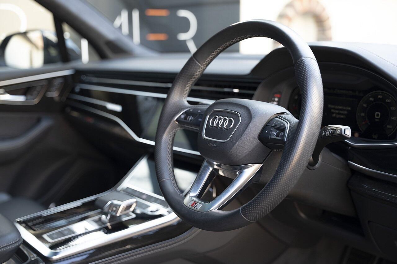 AUDI Q7 ESTATE 55 TFSI Quattro Vorsprung 5dr Tiptronic for sale UK - Slide 8