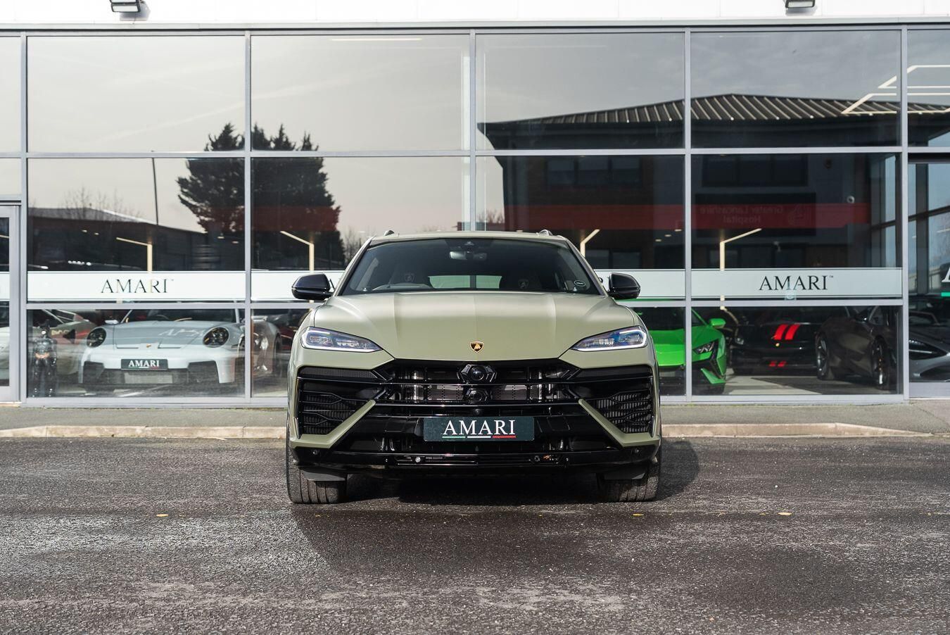 LAMBORGHINI URUS ESTATE 4.0T 25.9kWh Plug-in Hybrid FSI V8 5dr Auto for sale UK - Slide 2
