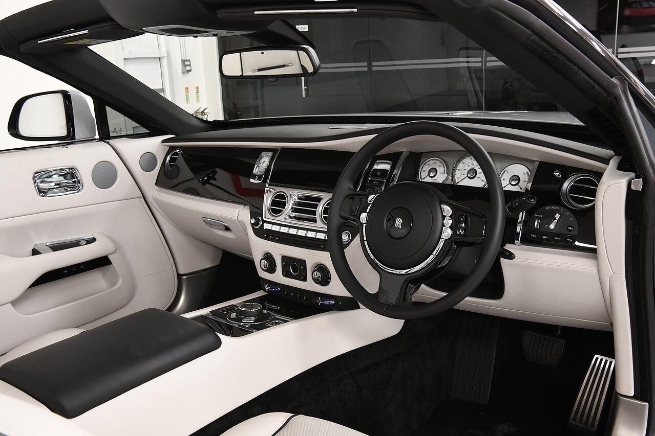 ROLLS-ROYCE DAWN CONVERTIBLE 2dr Auto for sale UK - Slide 4