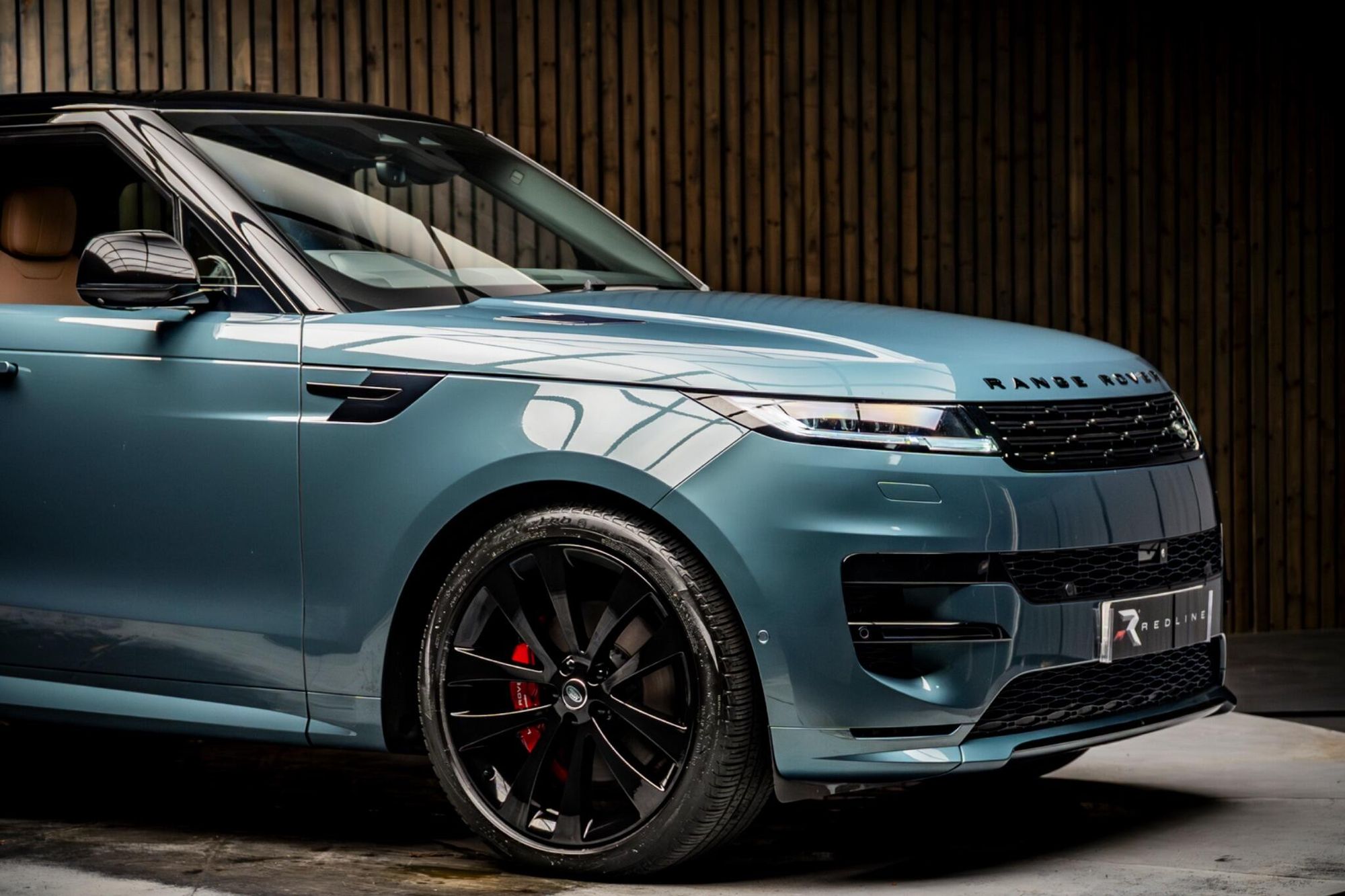 LAND ROVER RANGE ROVER SPORT DIESEL ESTATE 3.0 D300 Dynamic SE 5dr Auto for sale UK - Slide 10