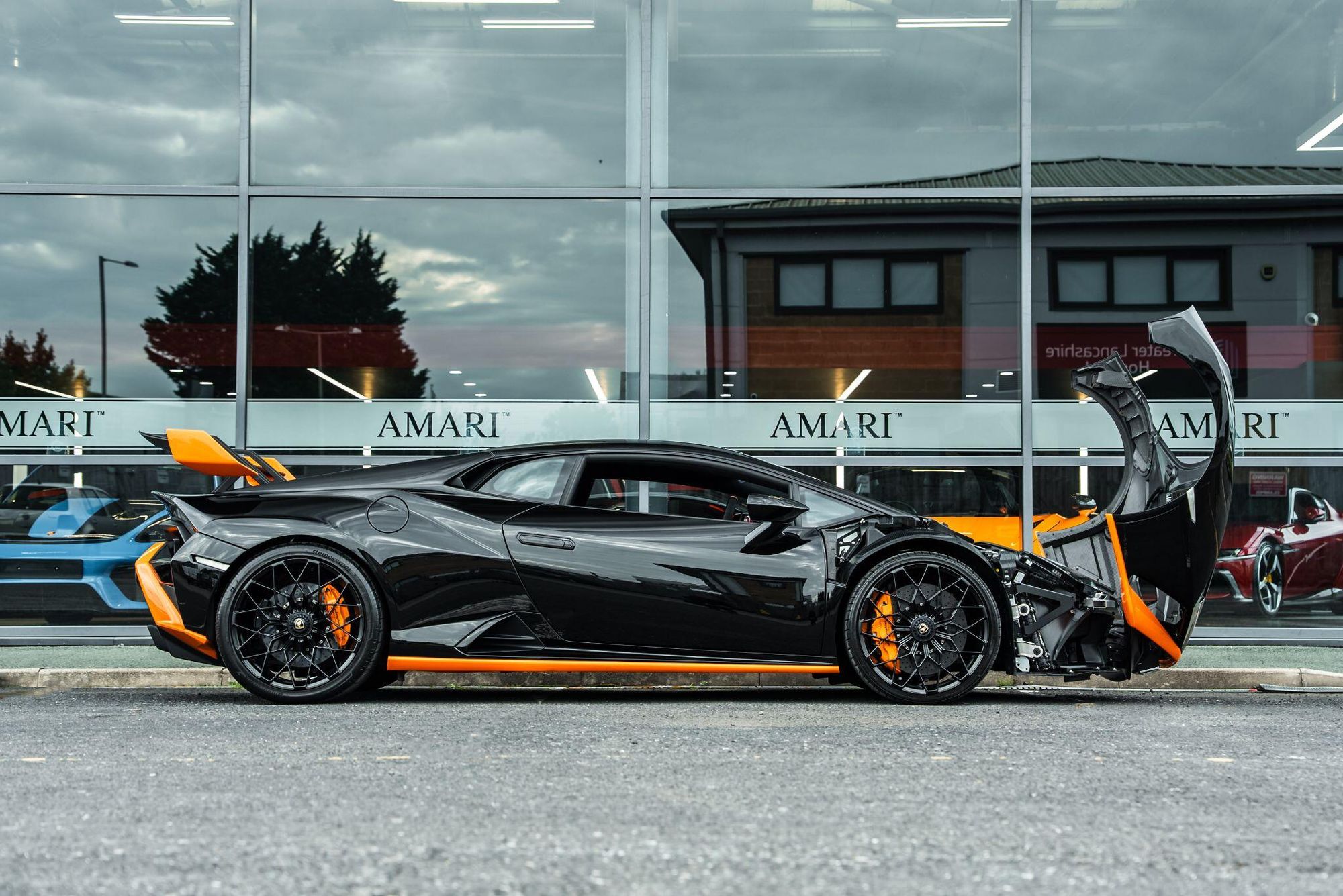 LAMBORGHINI HURACAN EVO COUPE 5.2 V10 640 STO 2dr Auto for sale UK - Slide 3