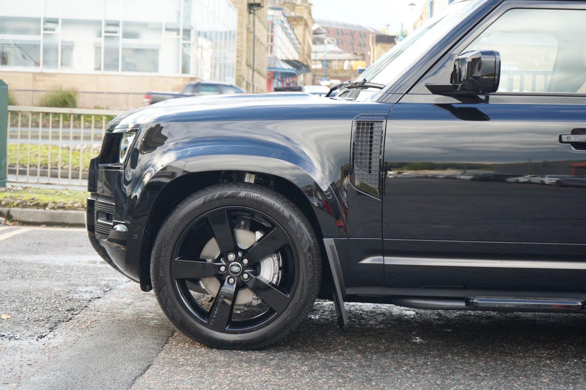 LAND ROVER DEFENDER DIESEL ESTATE 3.0 D350 X-Dynamic HSE 110 5dr Auto for sale UK - Slide 6