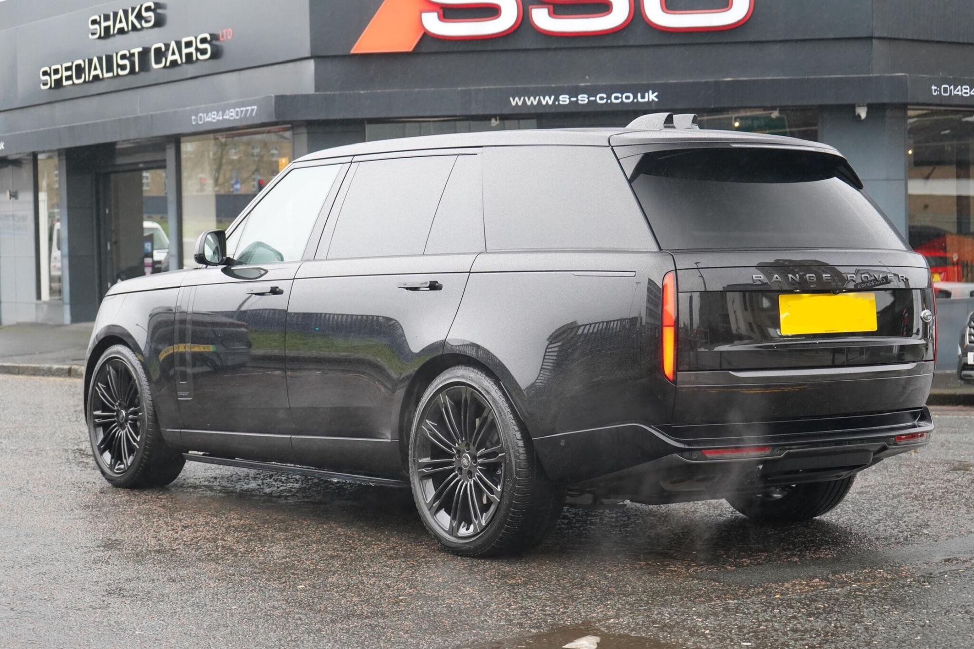 LAND ROVER RANGE ROVER DIESEL ESTATE 3.0 D350 Autobiography LWB 4dr Auto for sale UK - Slide 2