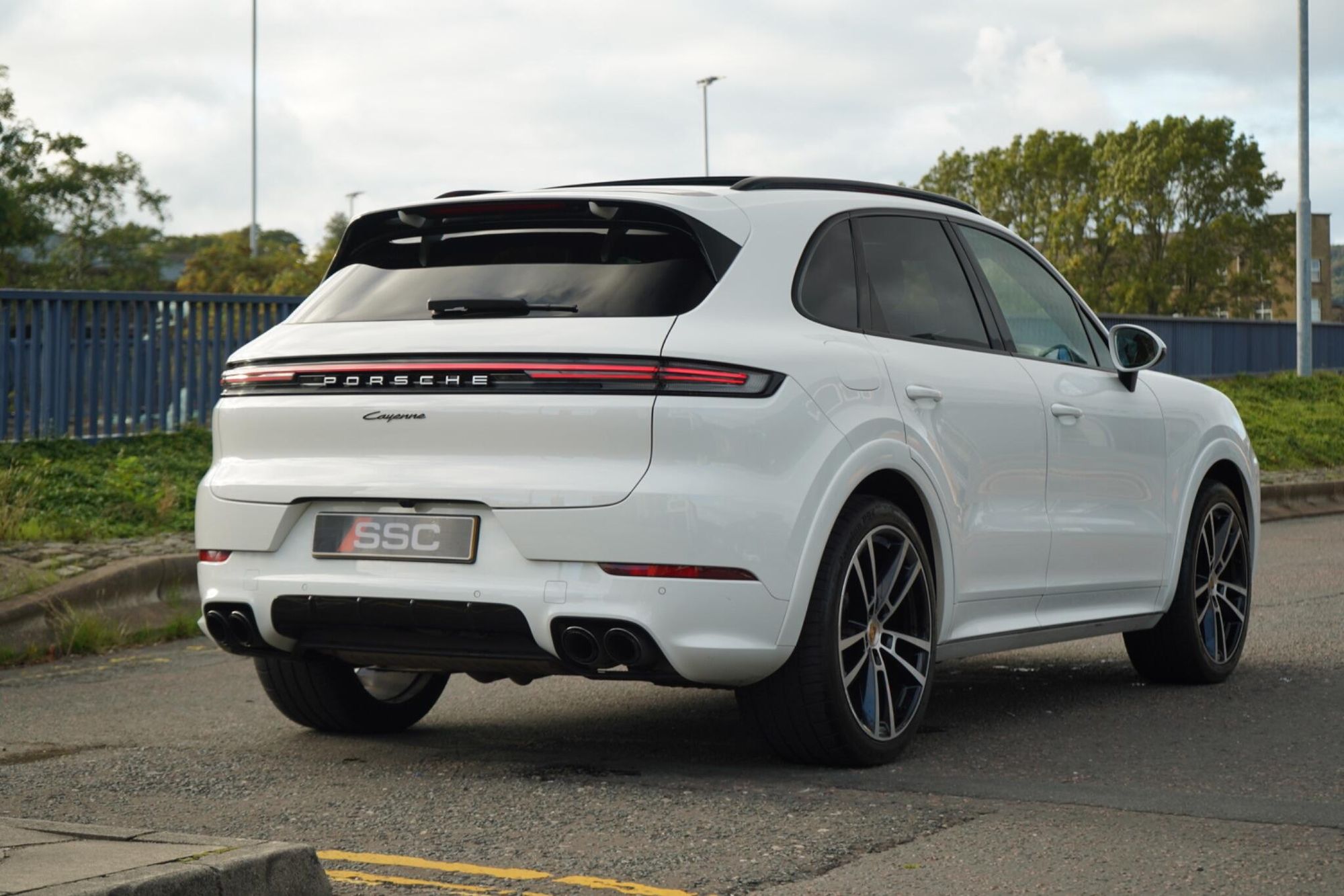 Porsche Cayenne 3.0 V6 Black Edition Tiptronic S 5 Door Auto for sale UK - Slide 9