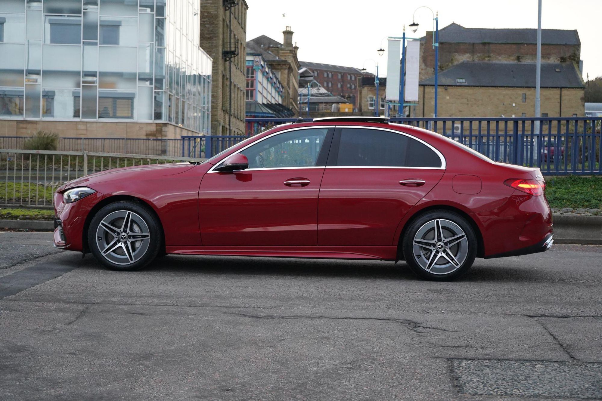 MERCEDES-BENZ C CLASS SALOON C300e AMG Line Premium Plus 4dr 9G-Tronic for sale UK - Slide 8