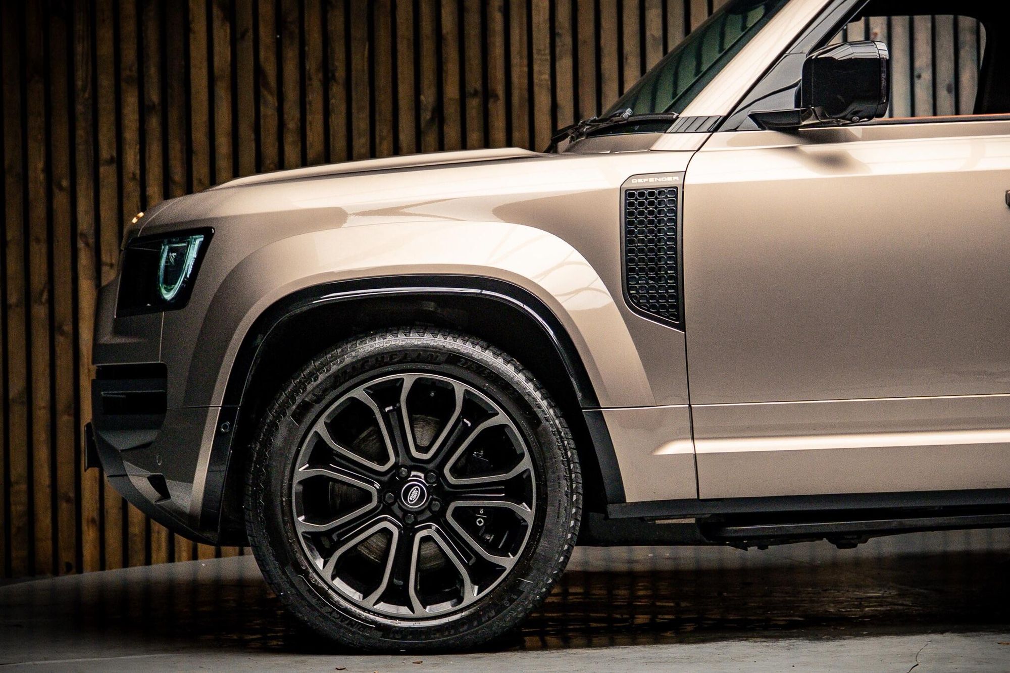 LAND ROVER DEFENDER ESTATE 4.4 P635 Octa 110 5dr Auto for sale UK - Slide 9