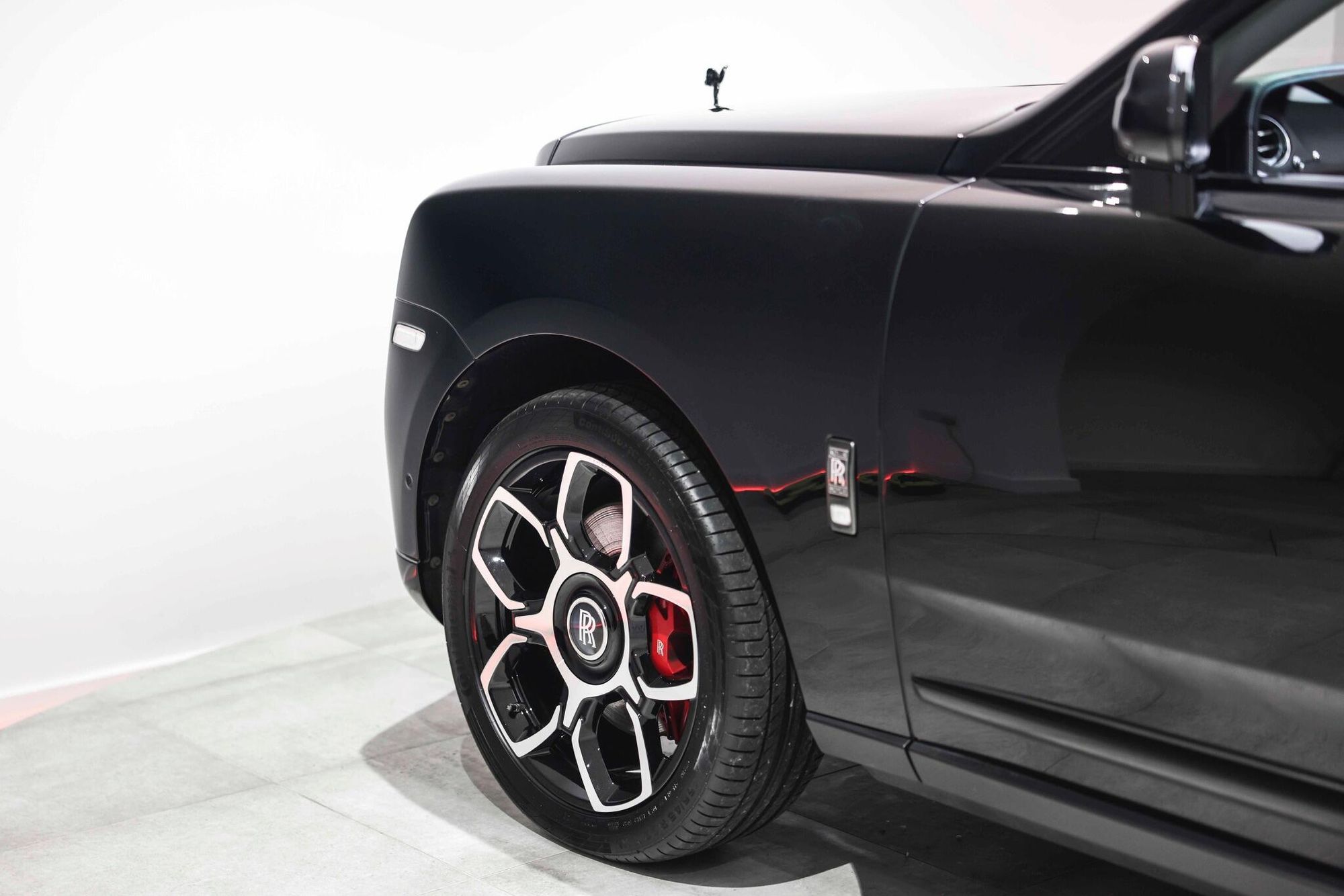 ROLLS-ROYCE CULLINAN ESTATE Black Badge 5dr Auto for sale UK - Slide 4