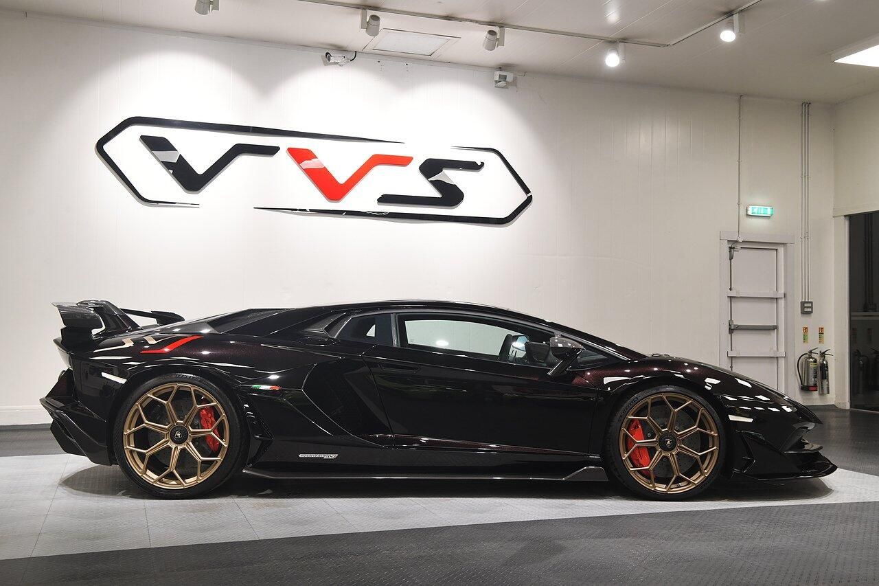 LAMBORGHINI AVENTADOR COUPE SPECIAL EDITION LP 770-4 SVJ 2dr ISR for sale UK - Slide 2