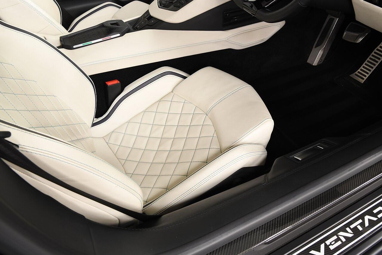LAMBORGHINI AVENTADOR ROADSTER LP 740-4 S 2dr ISR for sale UK - Slide 9