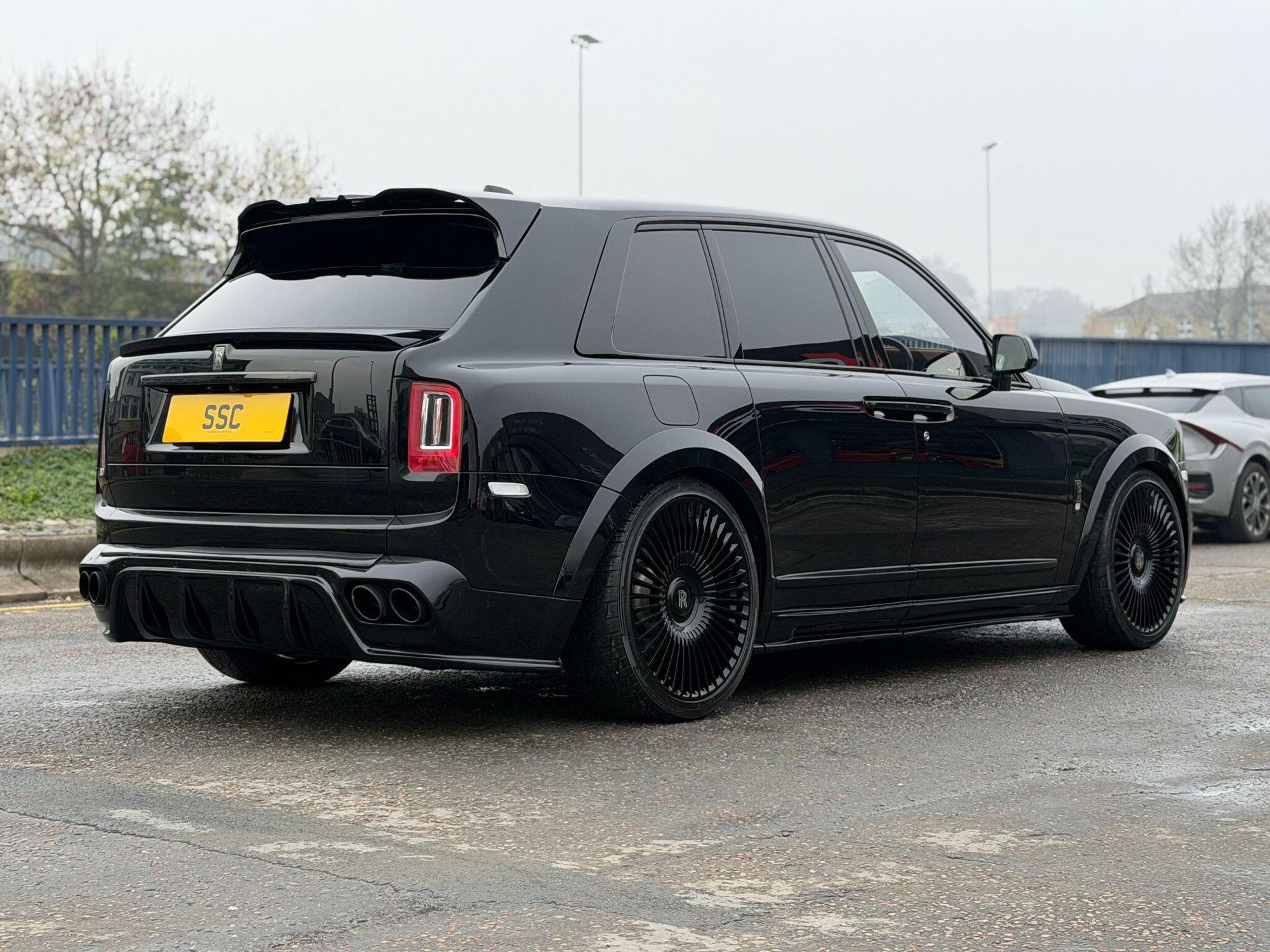 ROLLS-ROYCE CULLINAN ESTATE Black Badge 5dr Auto for sale UK - Slide 9