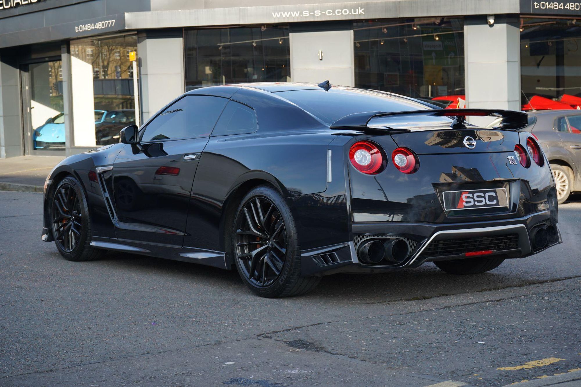 NISSAN GT-R COUPE 3.8 Prestige 2dr Auto for sale UK - Slide 9