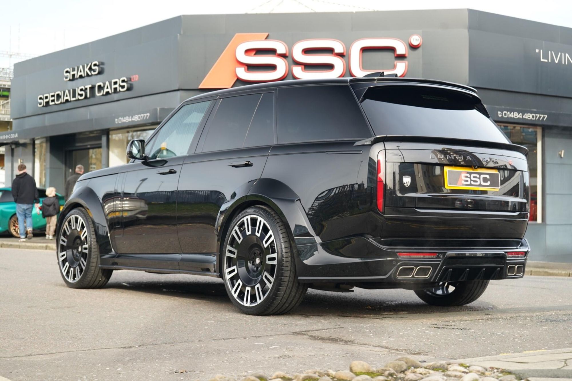 LAND ROVER RANGE ROVER ESTATE 3.0 P400 HSE 4dr Auto for sale UK - Slide 2