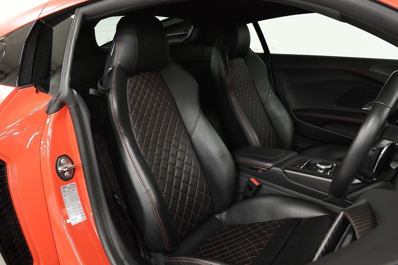 AUDI R8 COUPE 5.2 FSI V10 Plus Quattro 2dr S Tronic for sale UK - Slide 8