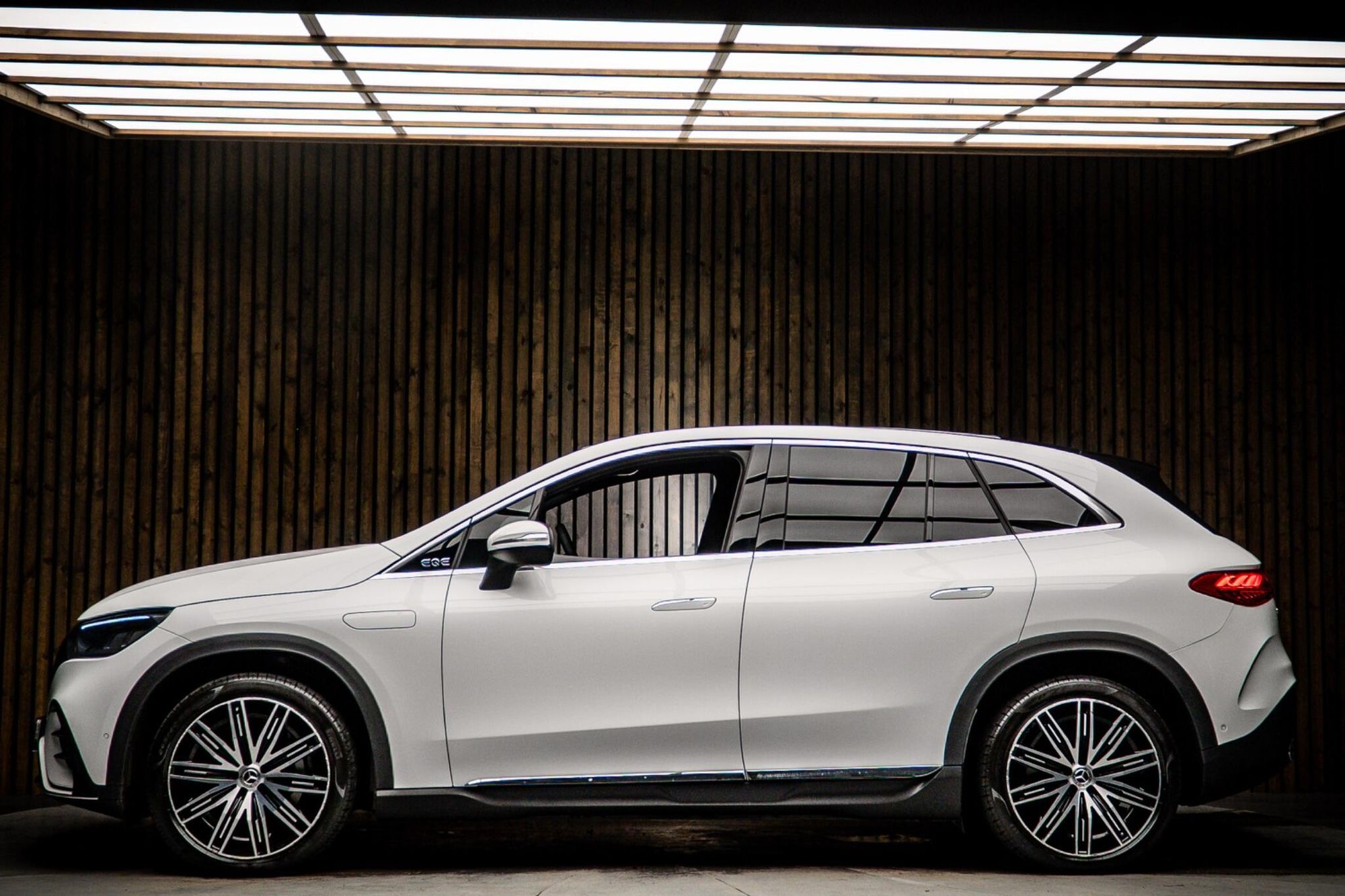 MERCEDES-BENZ EQE ESTATE 350+ 215kW AMG Line Edition 96kWh 5dr Auto for sale UK - Slide 7