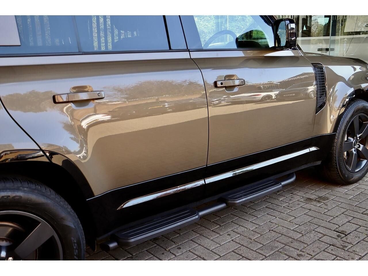 LAND ROVER DEFENDER DIESEL ESTATE 3.0 D300 X-Dynamic HSE 110 5dr Auto for sale UK - Slide 6
