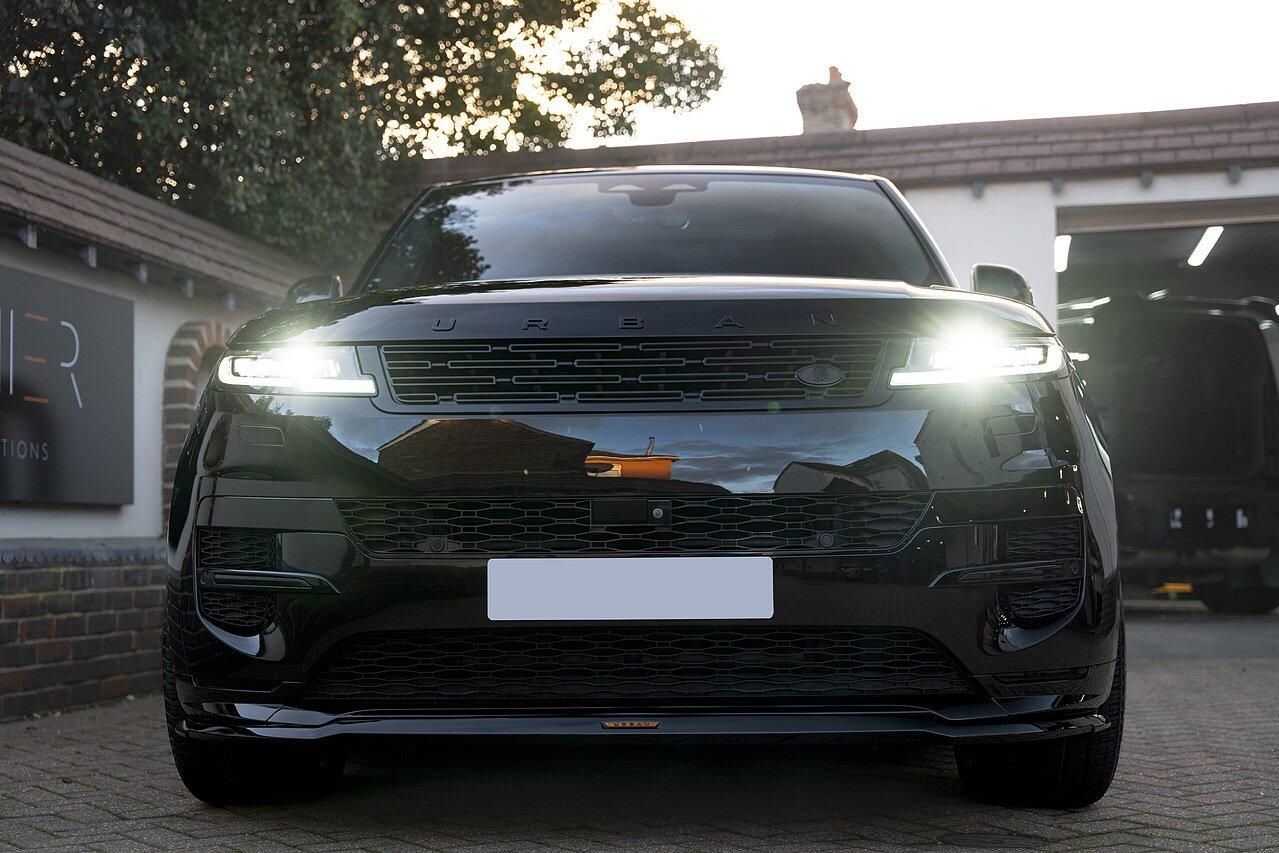 LAND ROVER RANGE ROVER SPORT DIESEL ESTATE 3.0 D300 Dynamic SE 5dr Auto for sale UK - Slide 2