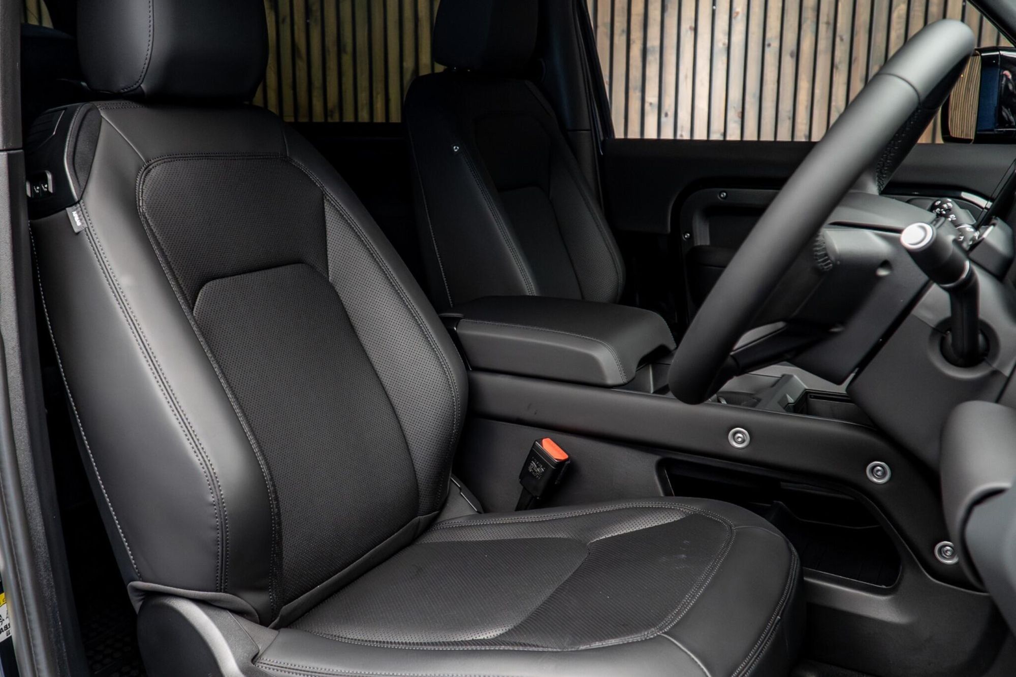 LAND ROVER DEFENDER DIESEL ESTATE 3.0 D250 X-Dynamic SE 90 3dr Auto for sale UK - Slide 2