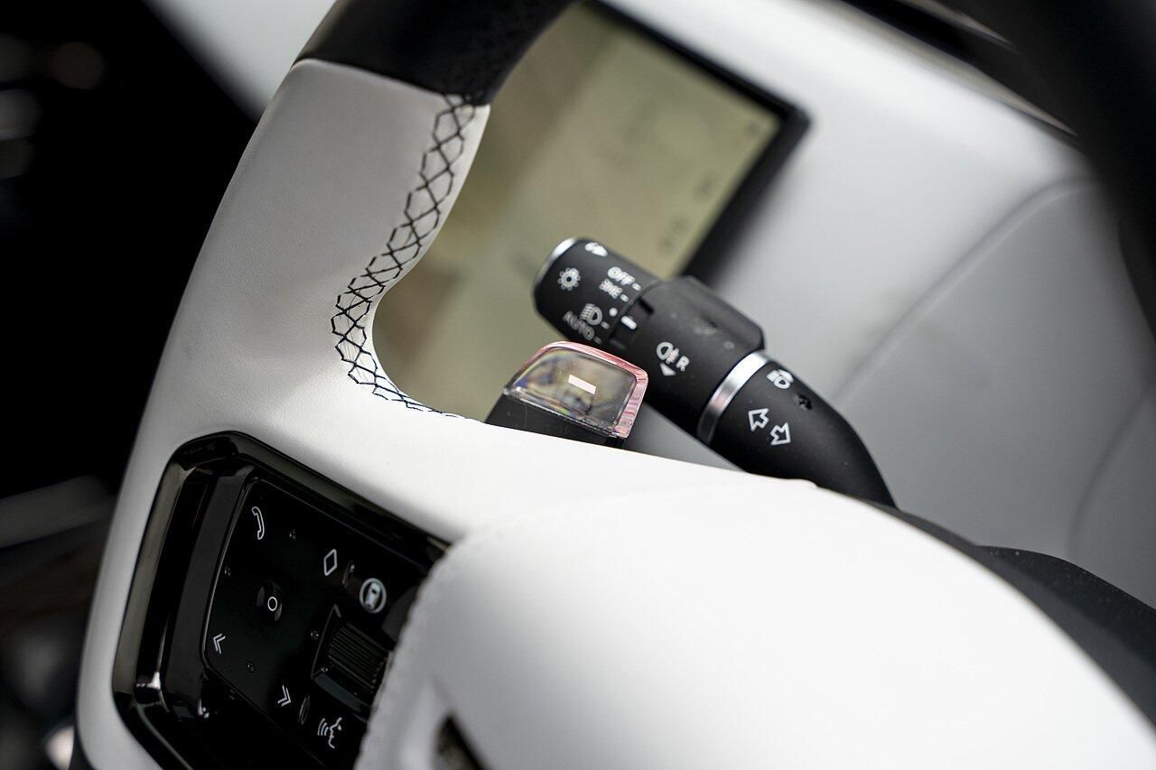 LAND ROVER RANGE ROVER SPORT ESTATE SPECIAL EDITIONS 4.4 P635 V8 SV Edition One 5dr Auto [Gloss] for sale UK - Slide 7