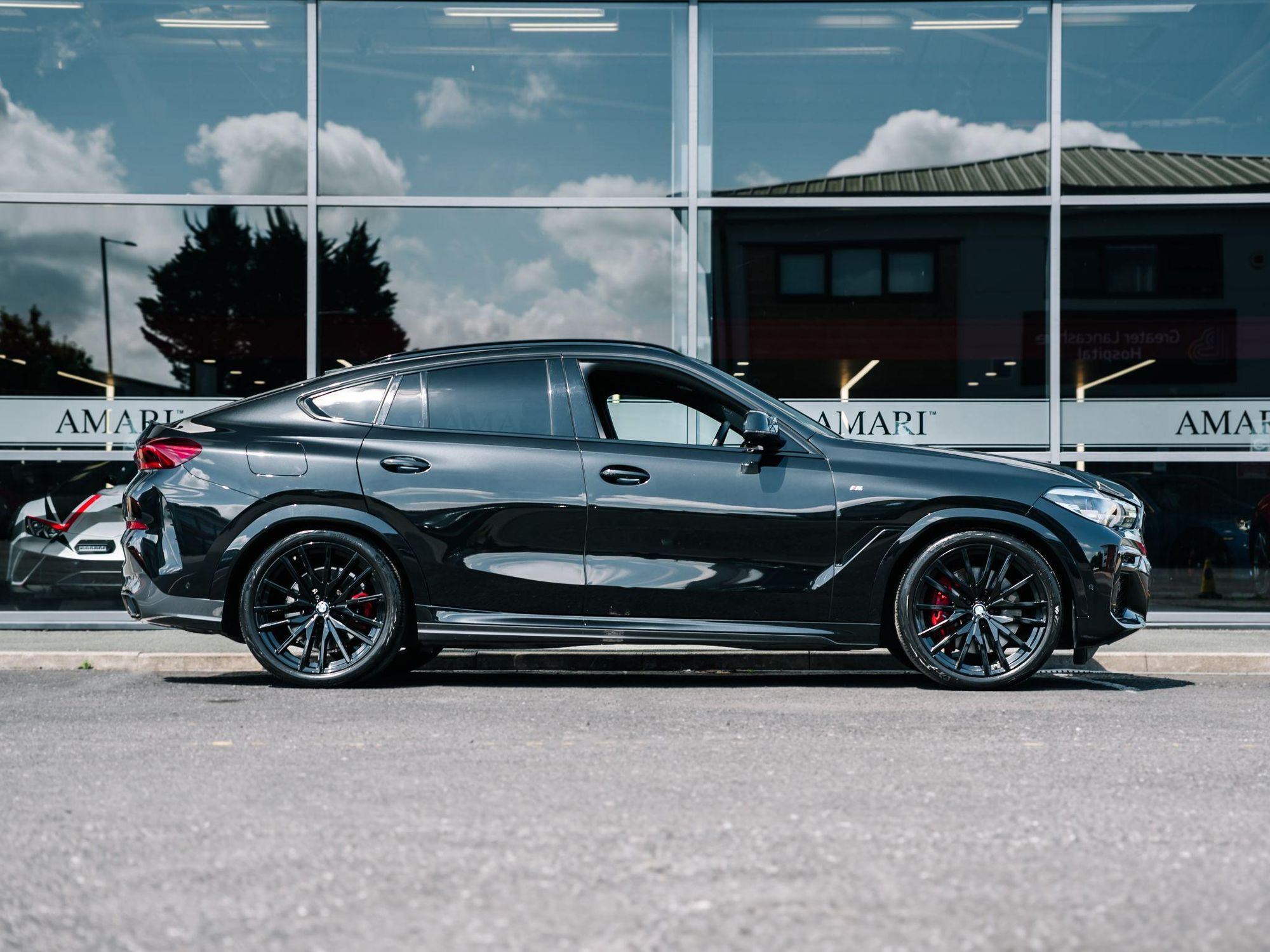 BMW X6 DIESEL ESTATE xDrive40d MHT M Sport 5dr Step Auto for sale UK - Slide 2