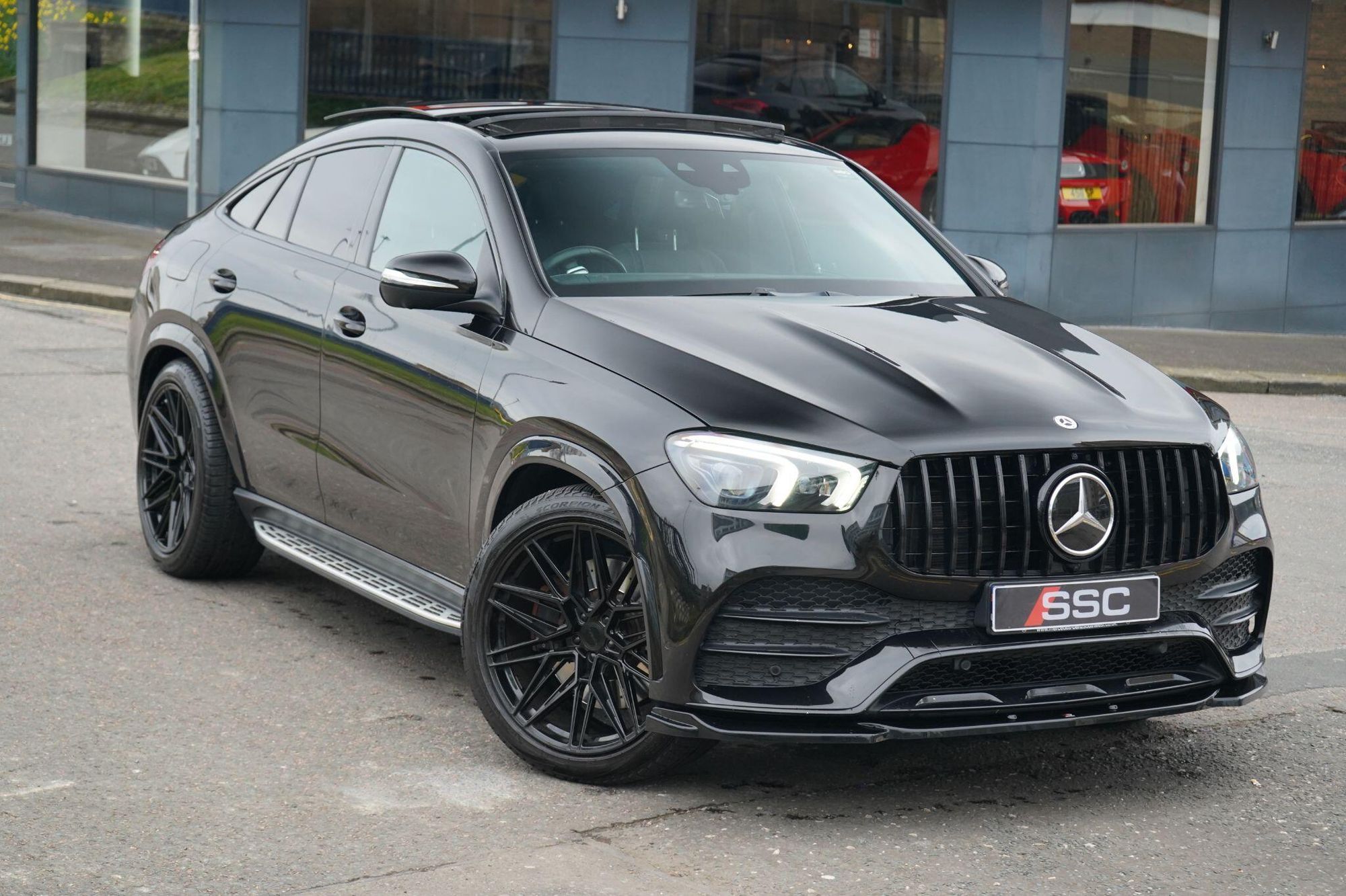 MERCEDES-BENZ GLE COUPE GLE DIESEL COUPE GLE 400d 4Matic AMG Line Premium + 5dr 9G-Tronic for sale UK - Slide 4