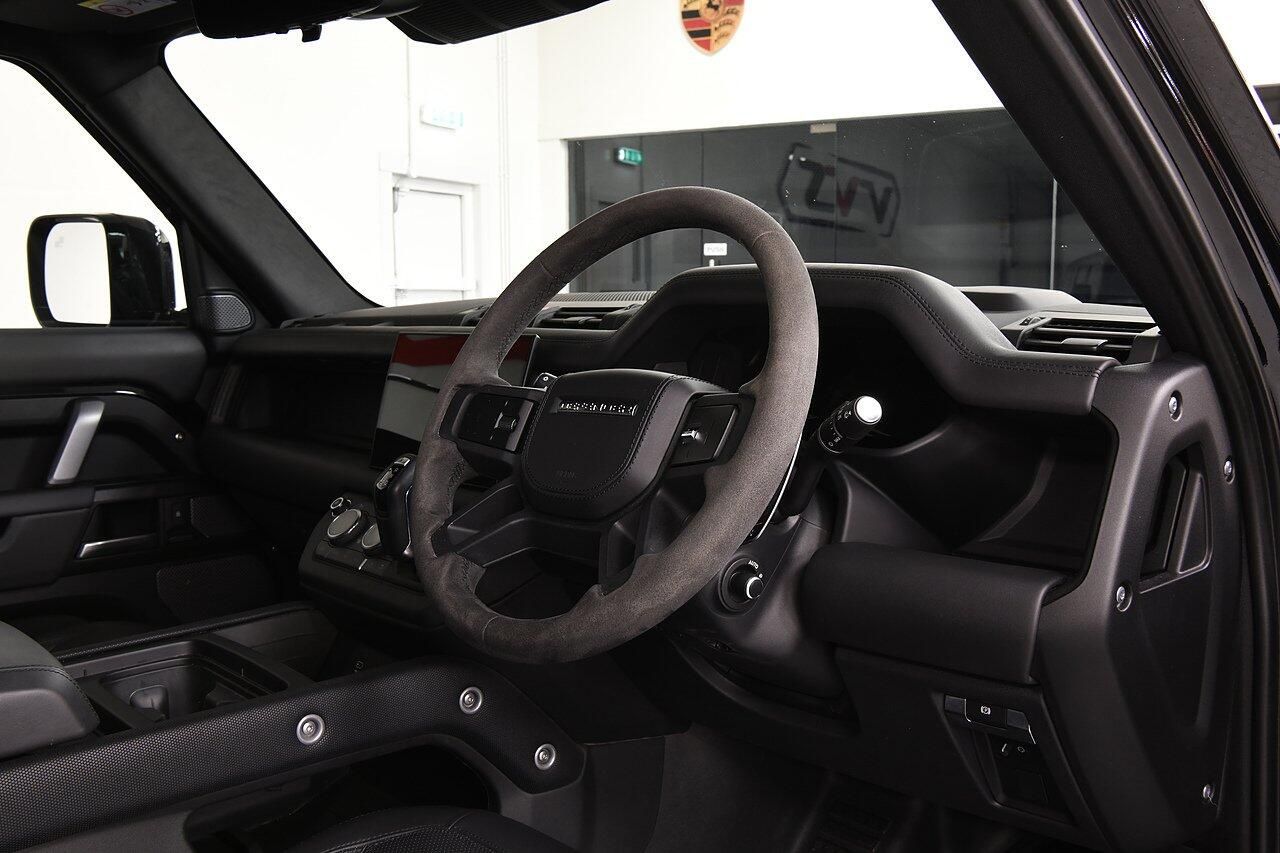 LAND ROVER DEFENDER ESTATE 5.0 P525 V8 110 5dr Auto for sale UK - Slide 4