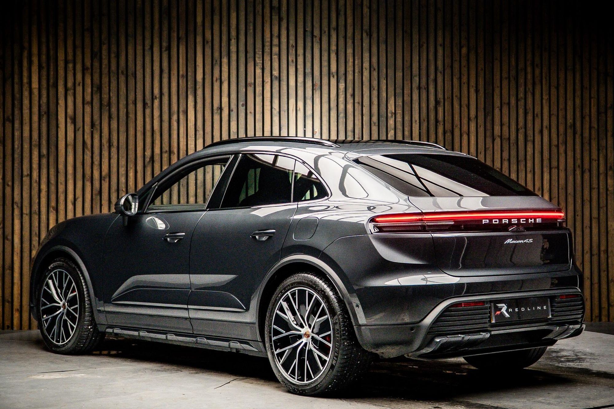 PORSCHE MACAN ELECTRIC ESTATE 380kW 4S 100kWh 5dr Auto for sale UK - Slide 3