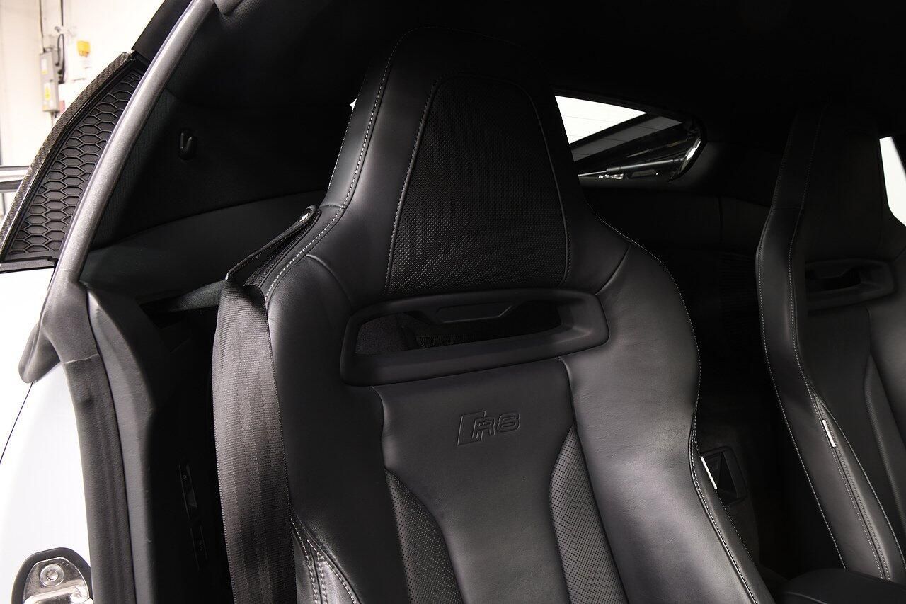 AUDI R8 COUPE 5.2 FSI V10 Plus Quattro 2dr S Tronic for sale UK - Slide 9