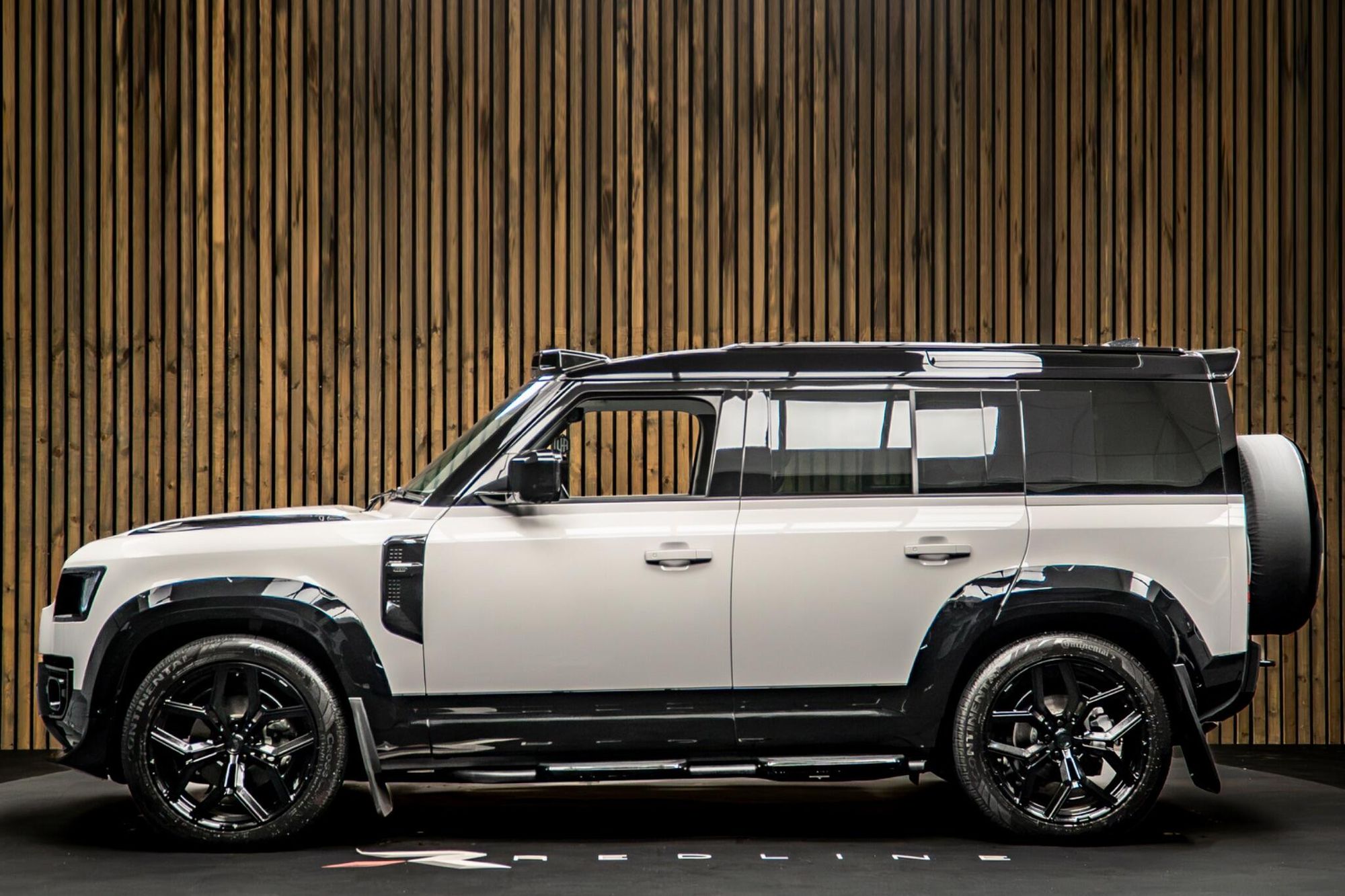 LAND ROVER DEFENDER DIESEL ESTATE 3.0 D250 X-Dynamic HSE 110 5dr Auto for sale UK - Slide 6