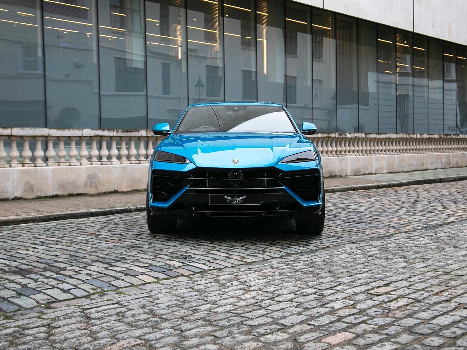 LAMBORGHINI URUS ESTATE 4.0T 25.9kWh Plug-in Hybrid FSI V8 5dr Auto for sale UK - Slide 4