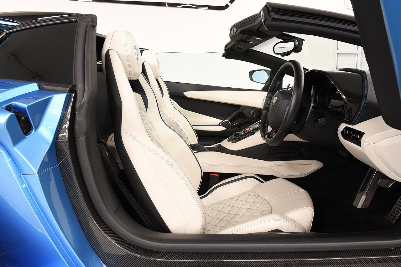 LAMBORGHINI AVENTADOR ROADSTER LP 740-4 S 2dr ISR for sale UK - Slide 6