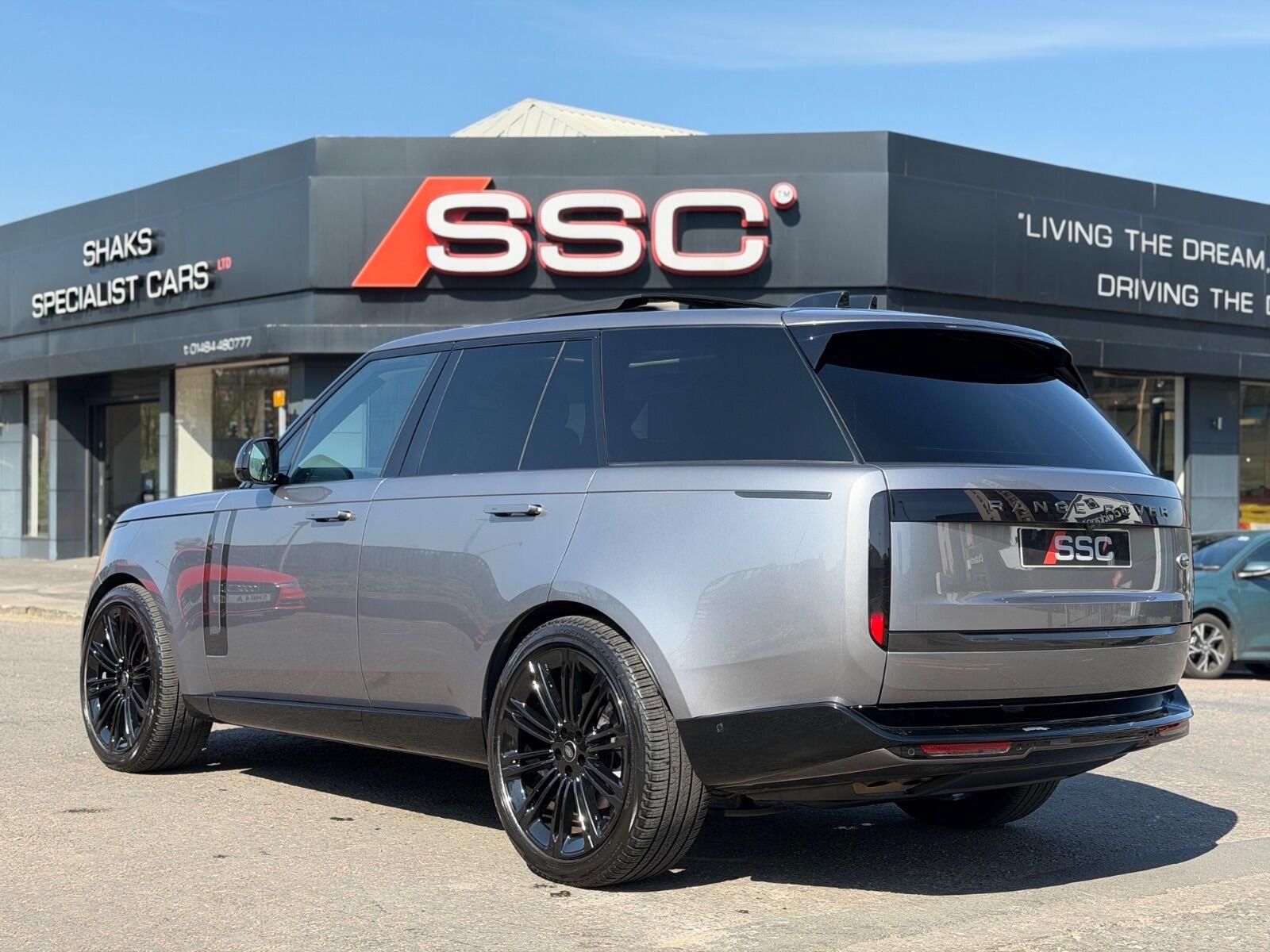 LAND ROVER RANGE ROVER DIESEL ESTATE 3.0 D300 HSE 4dr Auto for sale UK - Slide 2