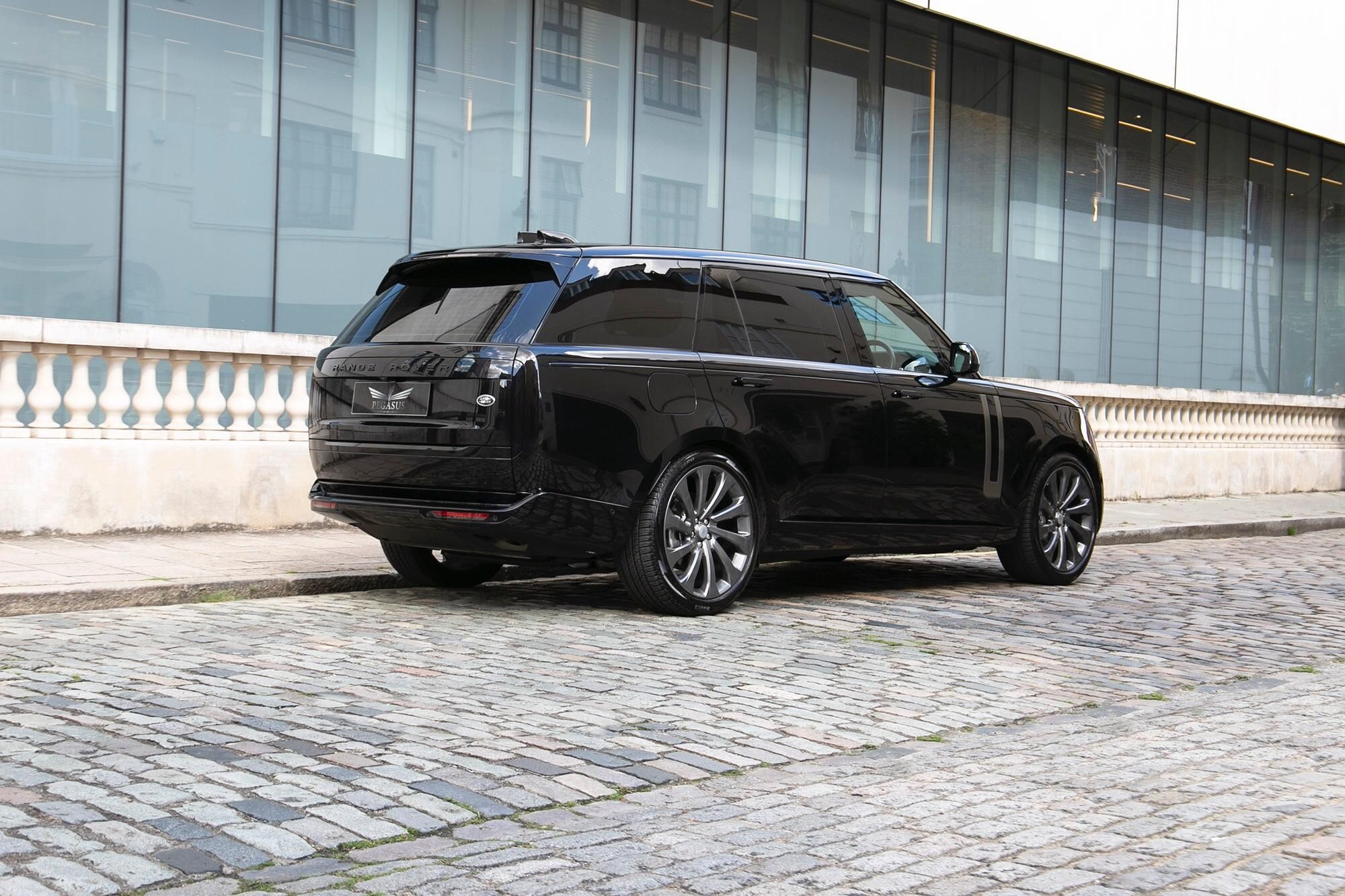 LAND ROVER RANGE ROVER ESTATE 3.0 P400 SE LWB 4dr Auto [7 Seat] for sale UK - Slide 8