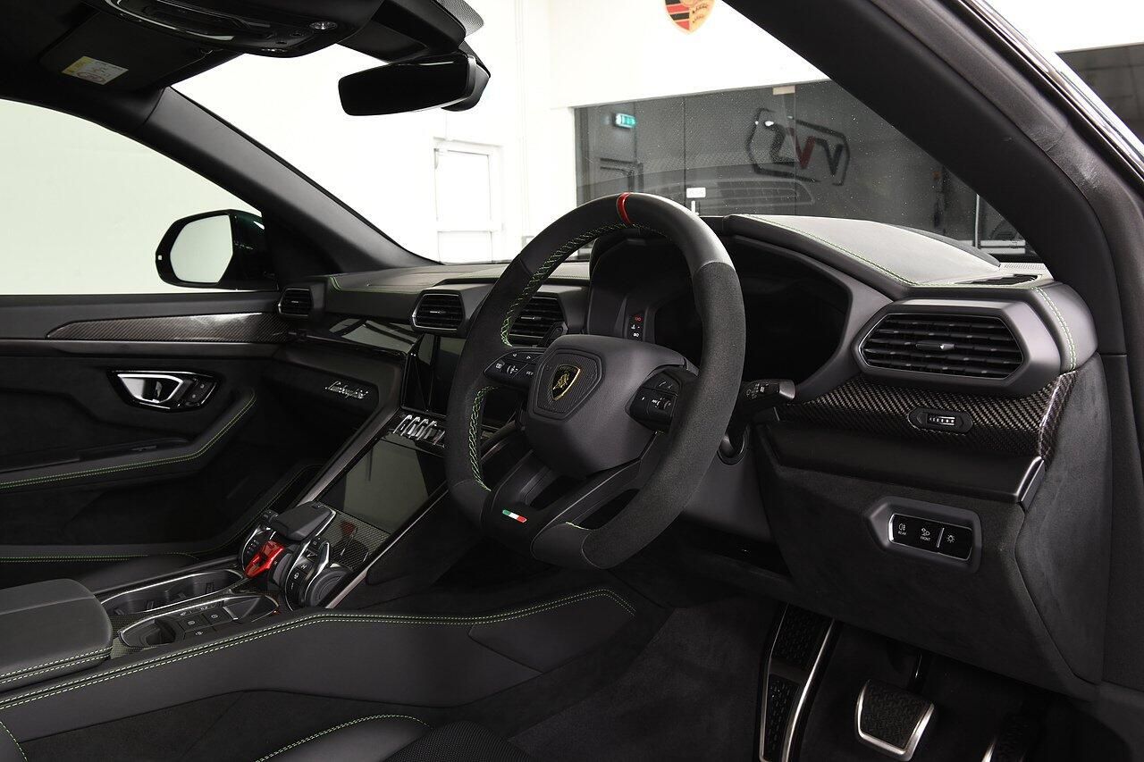 LAMBORGHINI URUS ESTATE 4.0T FSI V8 Performante 5dr Auto for sale UK - Slide 4