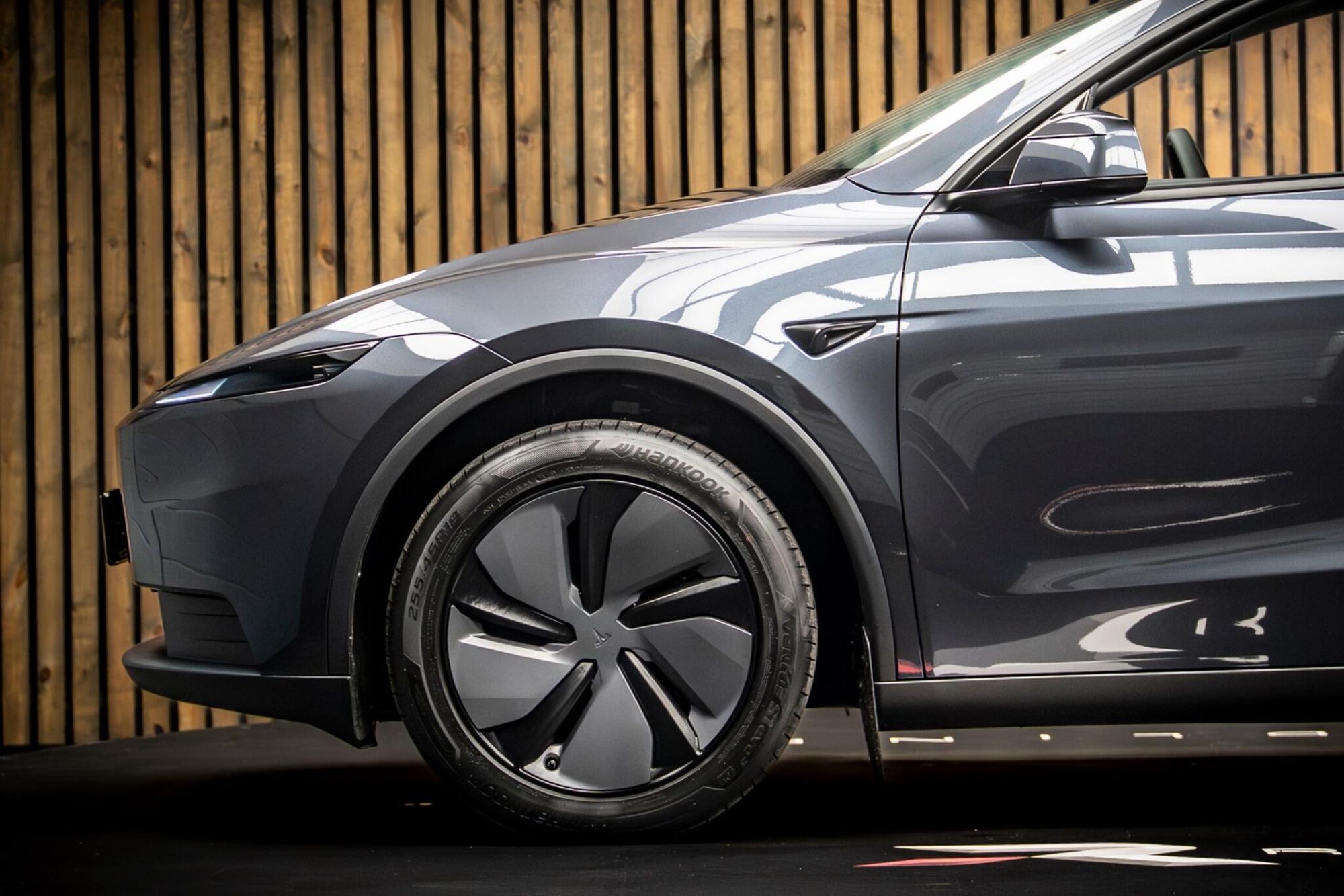 TESLA MODEL Y HATCHBACK Standard Range RWD 5dr Auto for sale UK - Slide 9