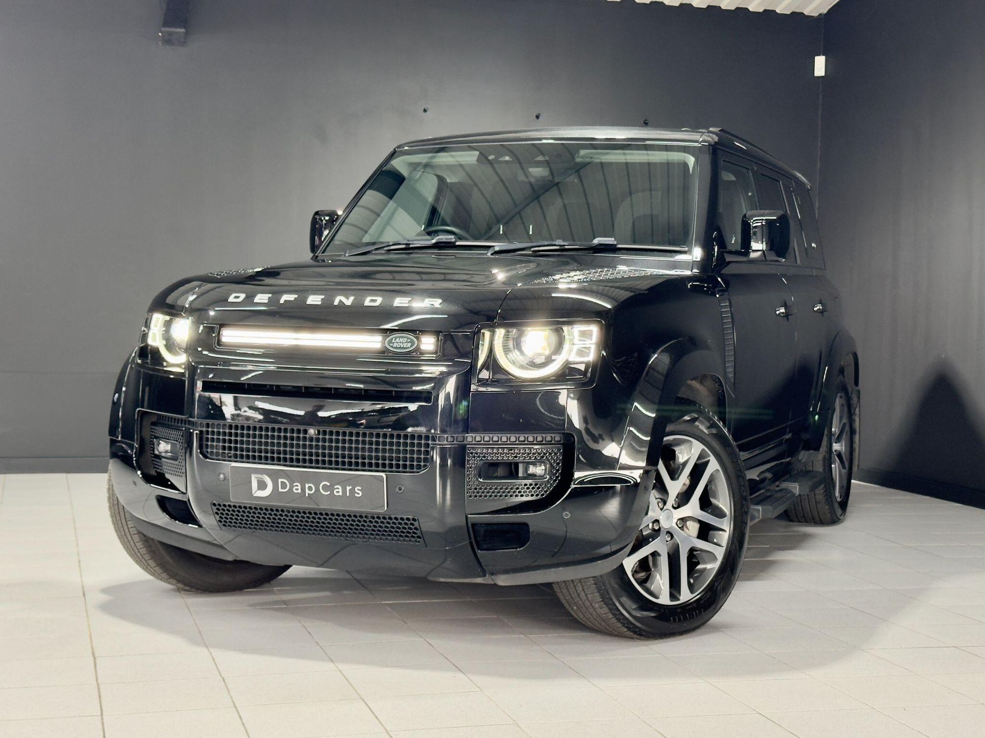 LAND ROVER DEFENDER ESTATE SPECIAL EDITIONS 2.0 P400e XS Edition 110 5dr Auto for sale UK - Slide 9