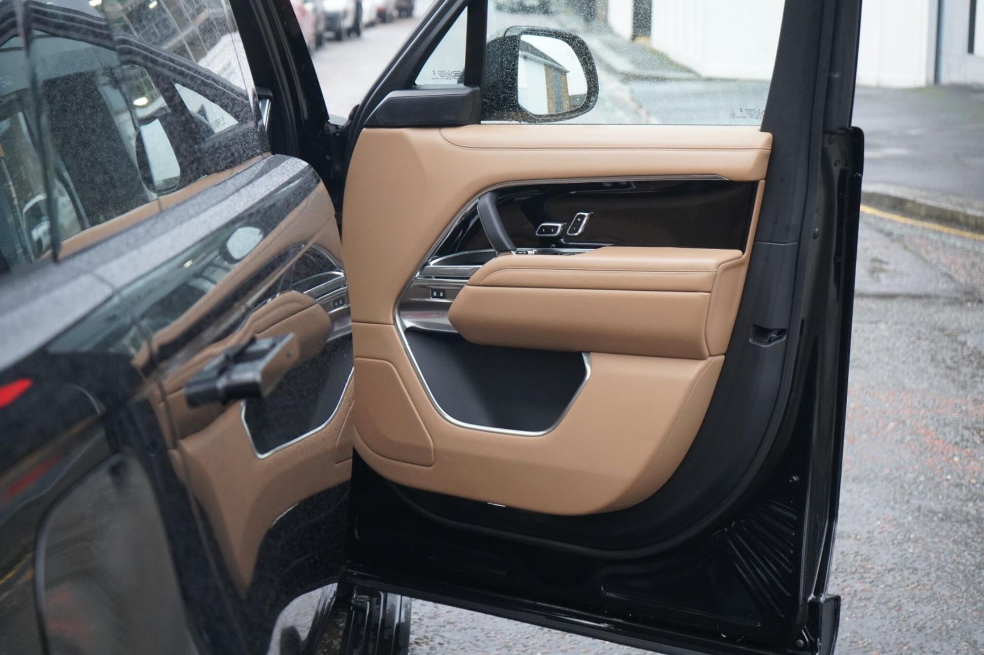 LAND ROVER RANGE ROVER DIESEL ESTATE 3.0 D350 Autobiography LWB 4dr Auto for sale UK - Slide 7