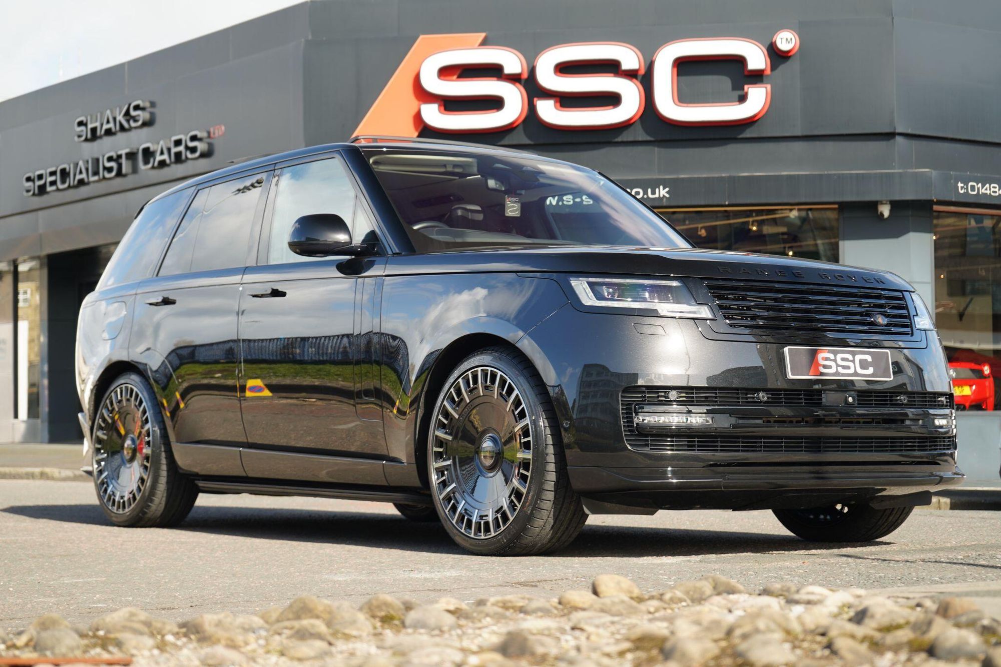 LAND ROVER RANGE ROVER DIESEL ESTATE 3.0 D350 Autobiography 4dr Auto for sale UK - Slide 5