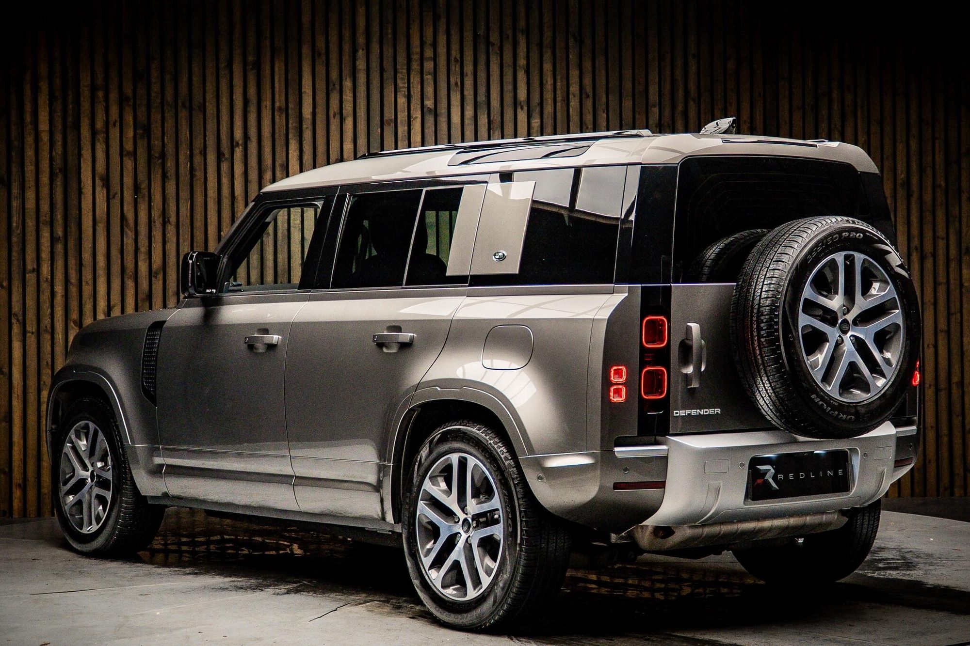 LAND ROVER DEFENDER ESTATE SPECIAL EDITIONS 2.0 P400e XS Edition 110 5dr Auto for sale UK - Slide 3