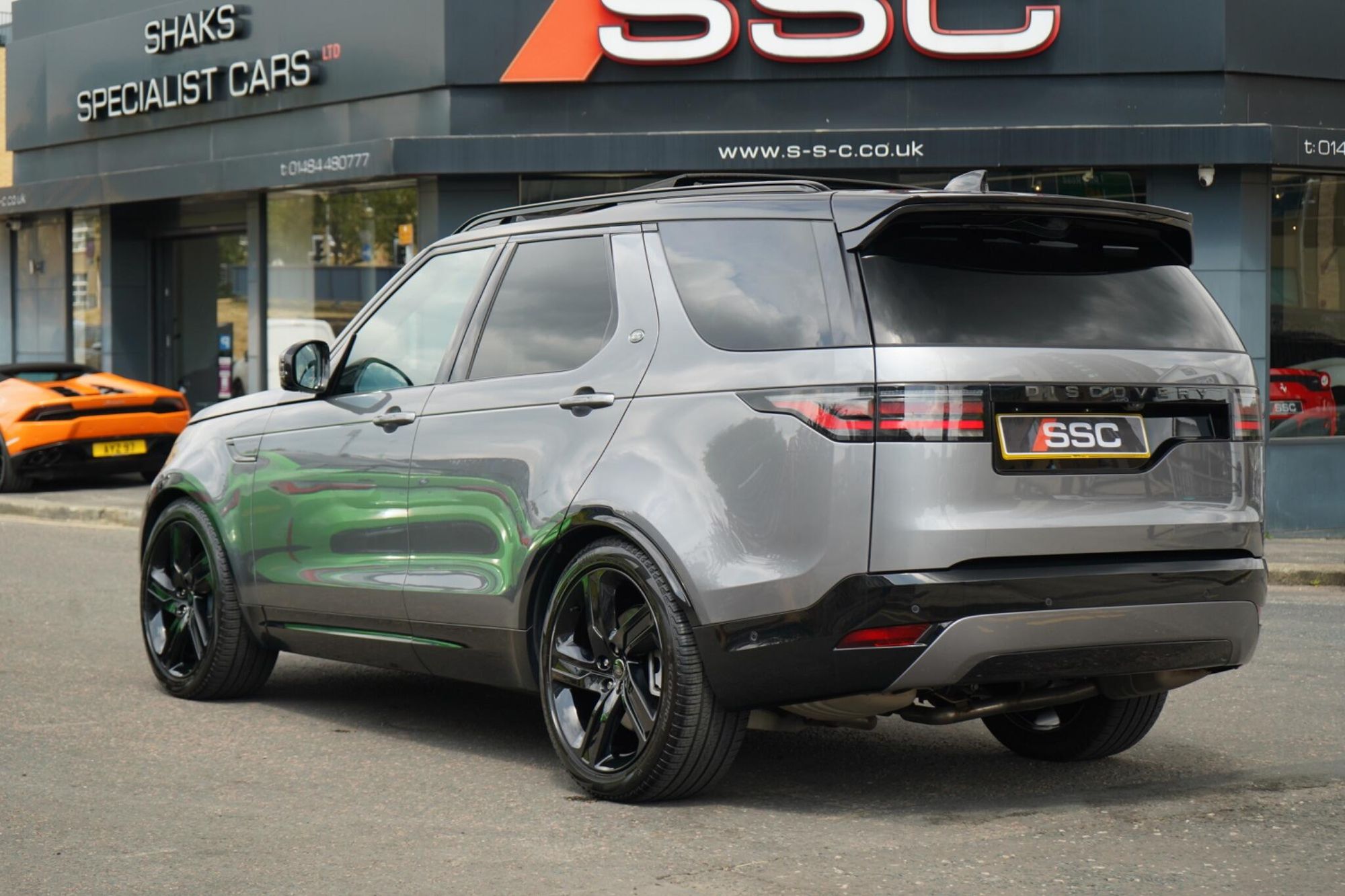 LAND ROVER DISCOVERY DIESEL SW 3.0 D350 Dynamic HSE 5dr Auto for sale UK - Slide 2
